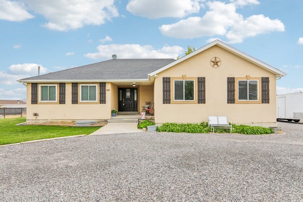 2464 E AUTUMN DR, EAGLE MOUNTAIN, UT 84005 - Image f5ee8d5abf3880b2ceef724bd22ddace/2853112726