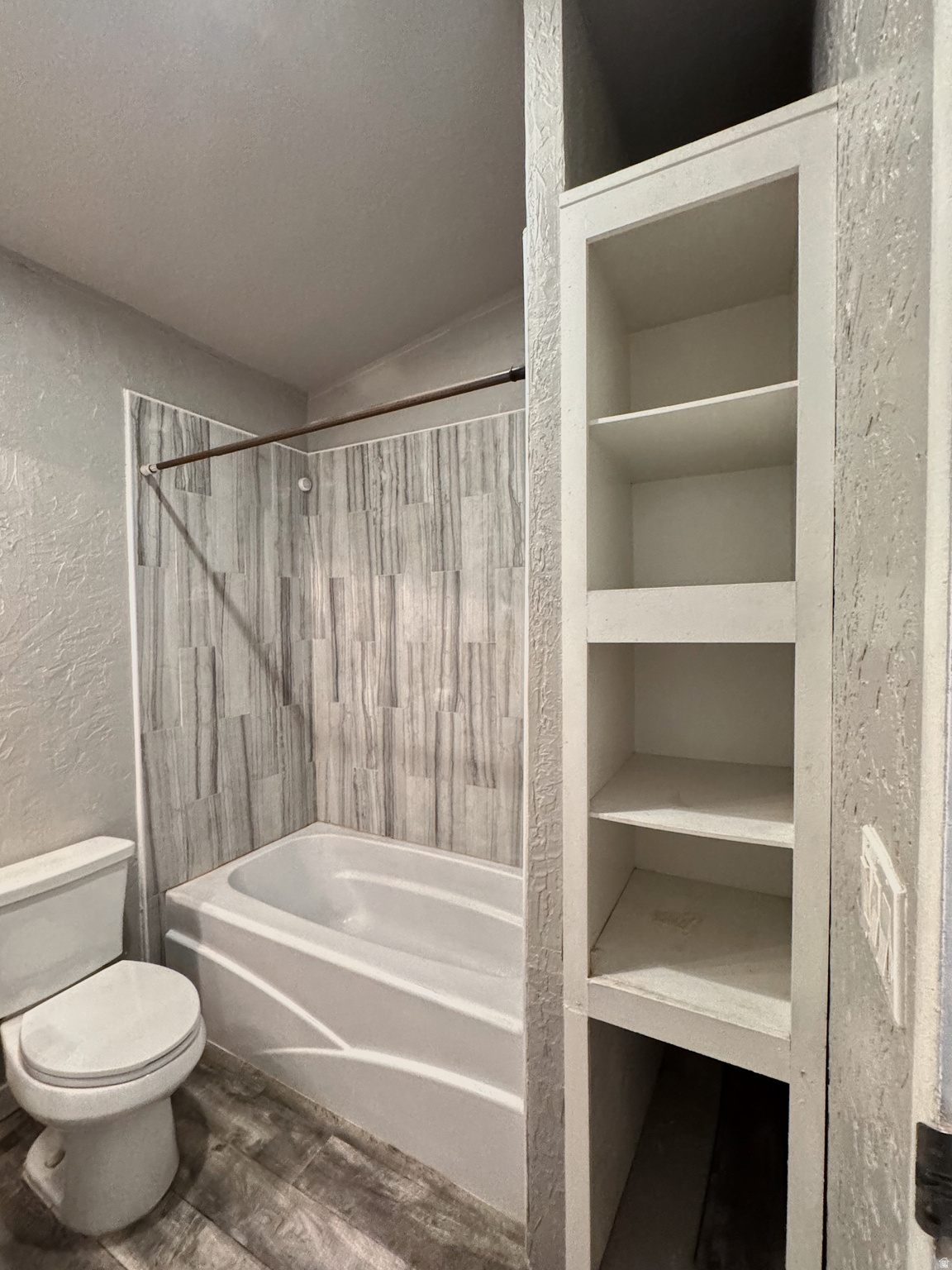 LAKEVIEW ESTATES - Residential