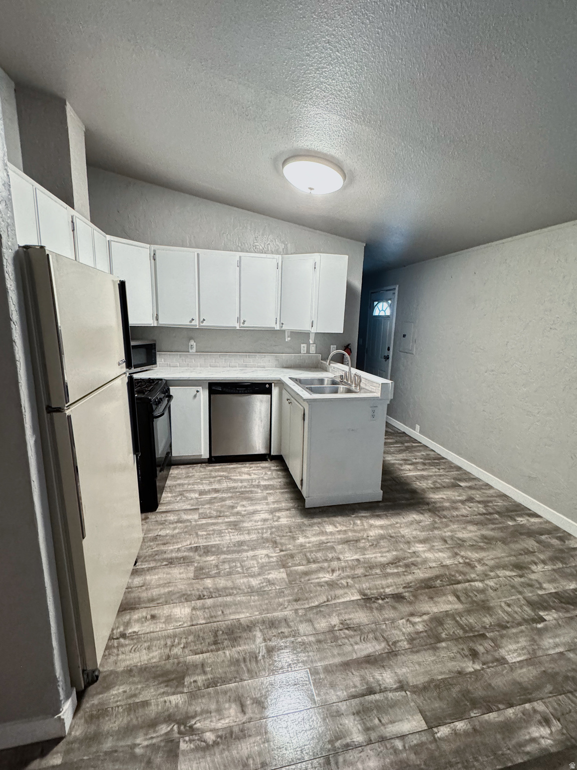 LAKEVIEW ESTATES - Residential