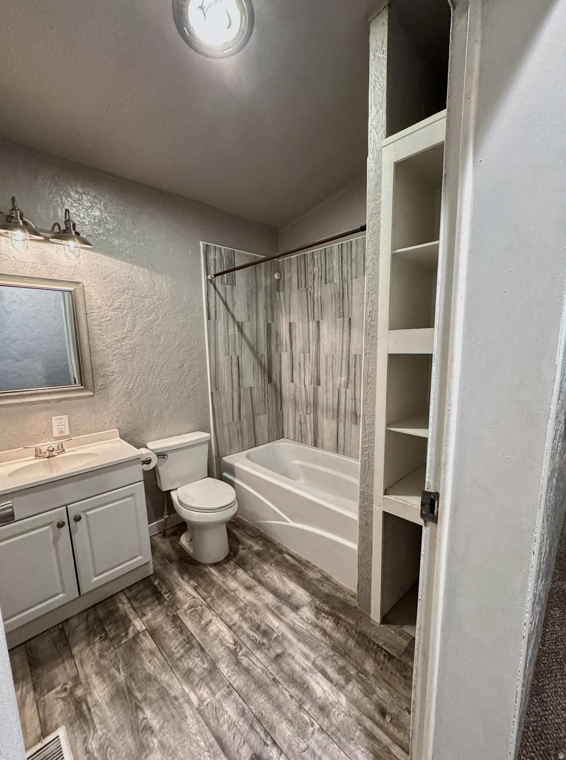 LAKEVIEW ESTATES - Residential