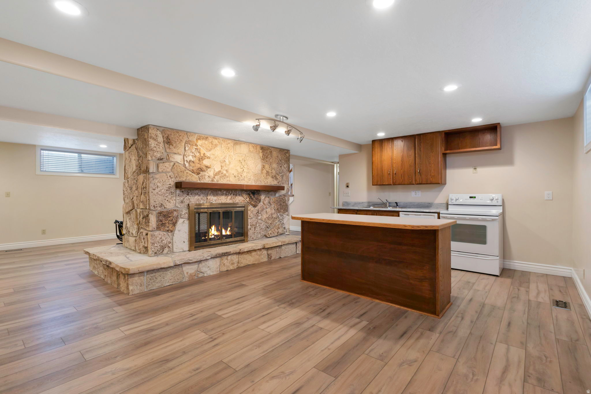 WOOD ESTATES - Residential