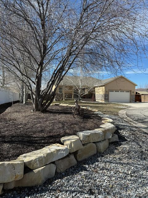 Photo of 5325 S BRIDLE CIR, Oakley, UT 84055 (MLS # 2143912)