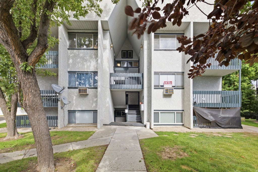 Photo of 219 E HILL AVE #1, Salt Lake City, UT 84107 (MLS # 2187041)