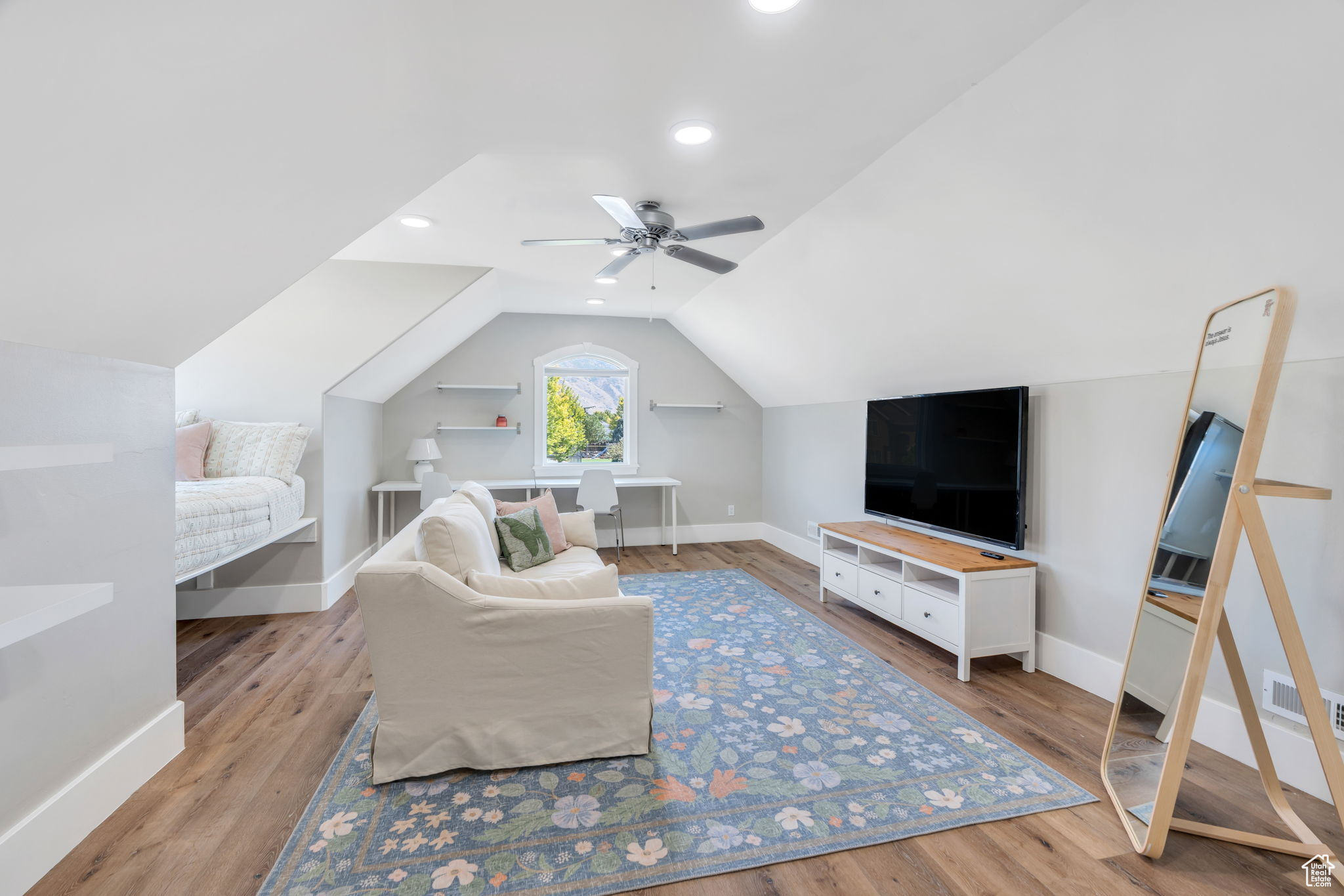 PINNACLE ESTATES - Residential