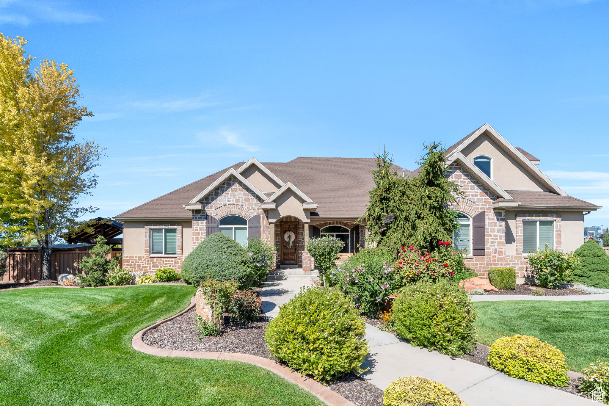 PINNACLE ESTATES - Residential