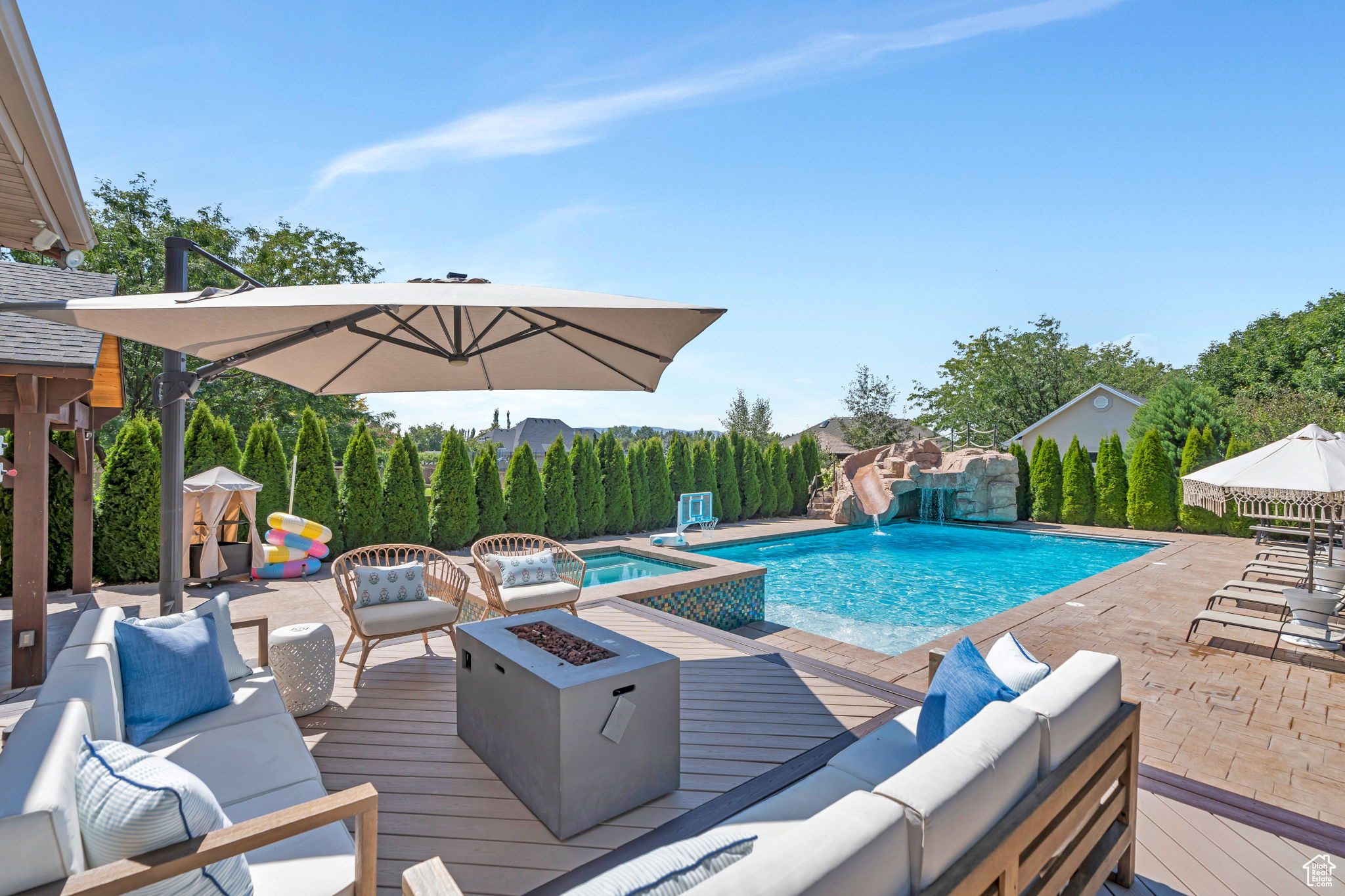 PINNACLE ESTATES - Residential