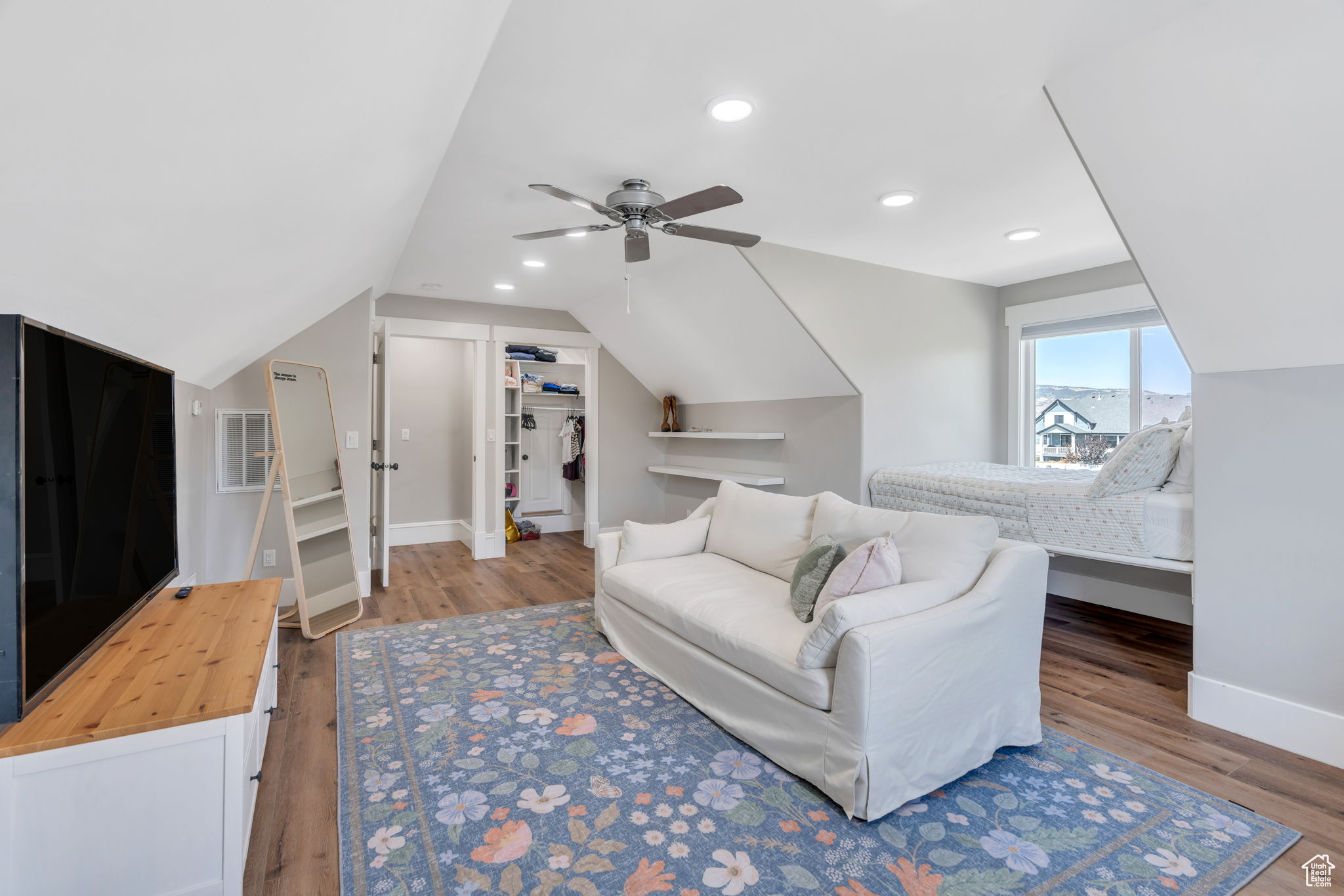 PINNACLE ESTATES - Residential