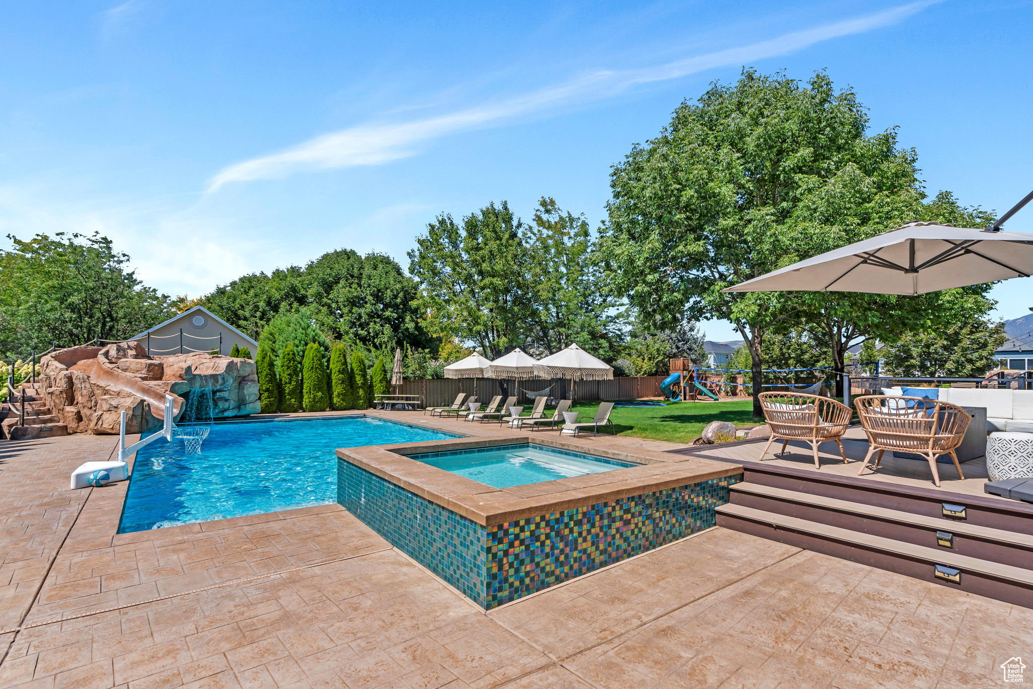 PINNACLE ESTATES - Residential