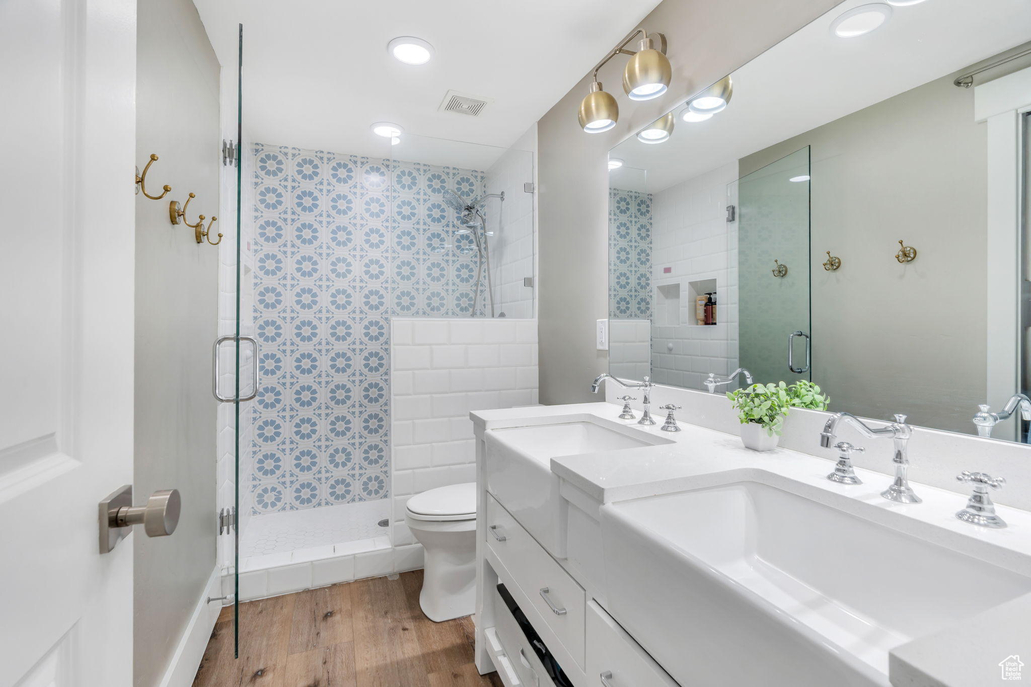 PINNACLE ESTATES - Residential