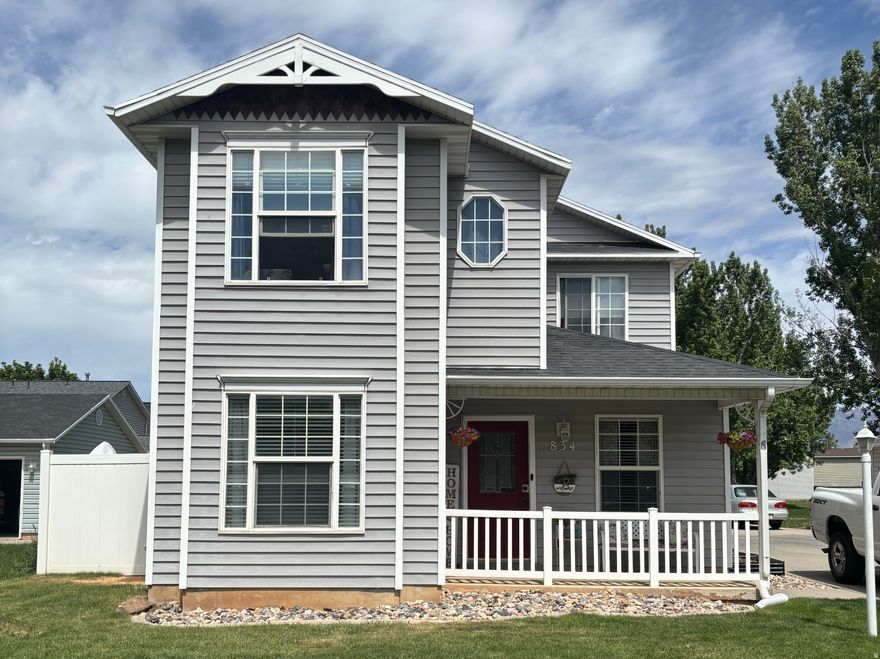 Welcome to your charming home! This property is in fantastic condition and offers solar panels and instantaneous hot water, keeping electric bills low. Enjoy a fully fenced backyard in a movein ready home near walking trails and a lovely community park.