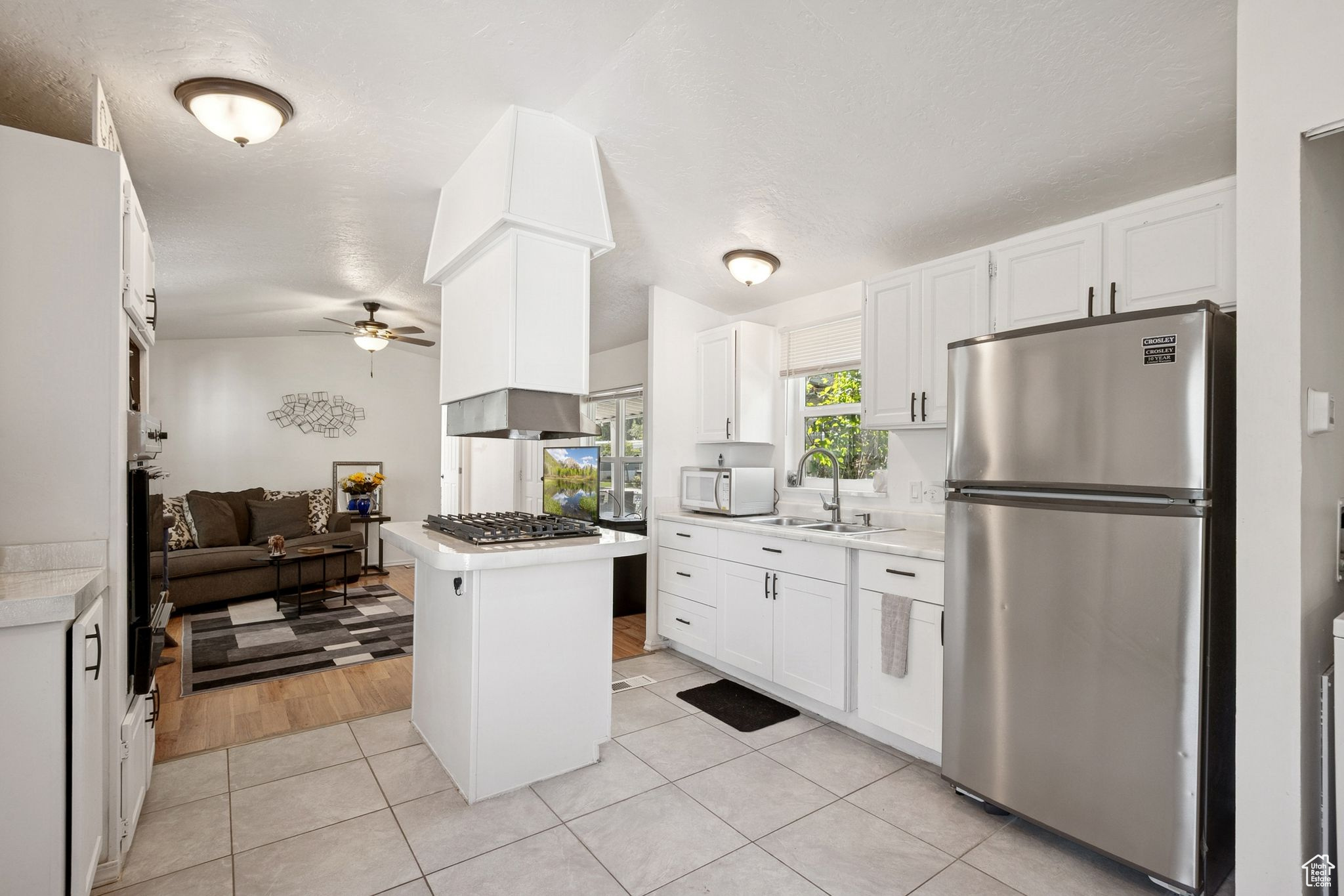 MEADOWS OAKS - Residential