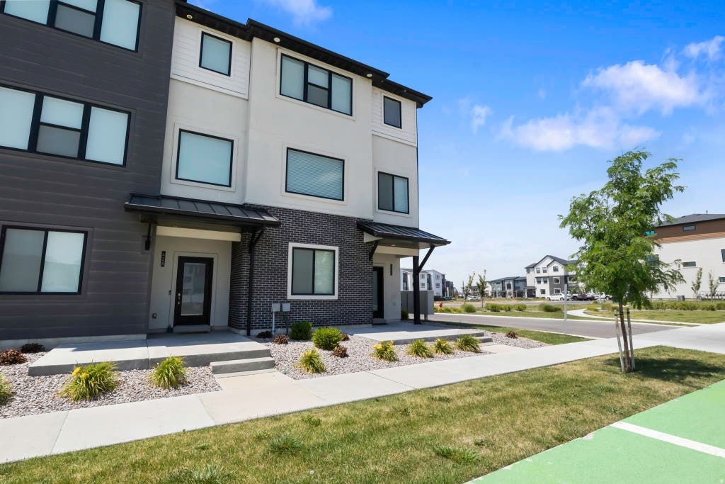 Photo of 424 S 900 W, American Fork, UT 84003 (MLS # 2179383)