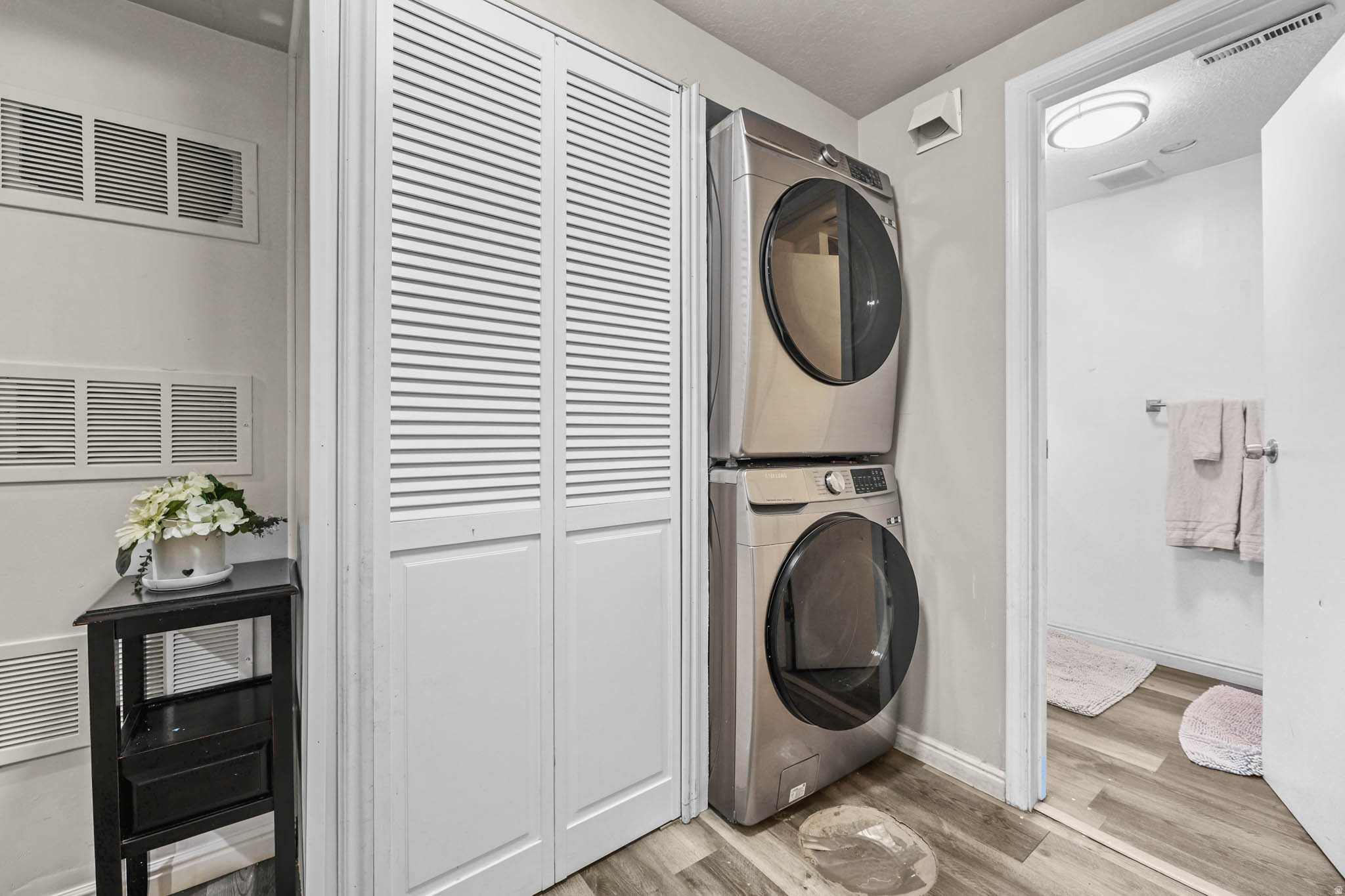 LAKE POINT - Residential