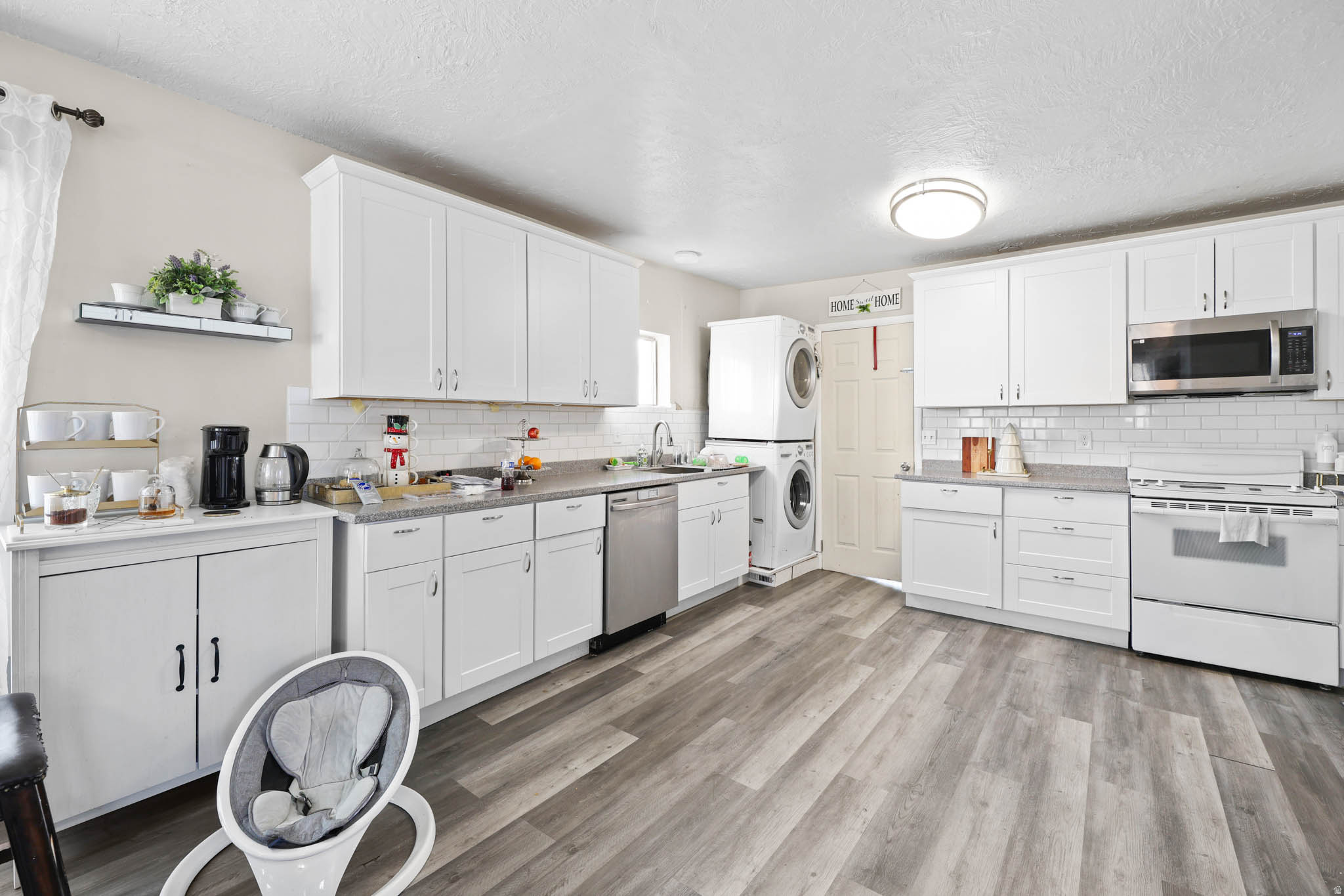 LAKE POINT - Residential