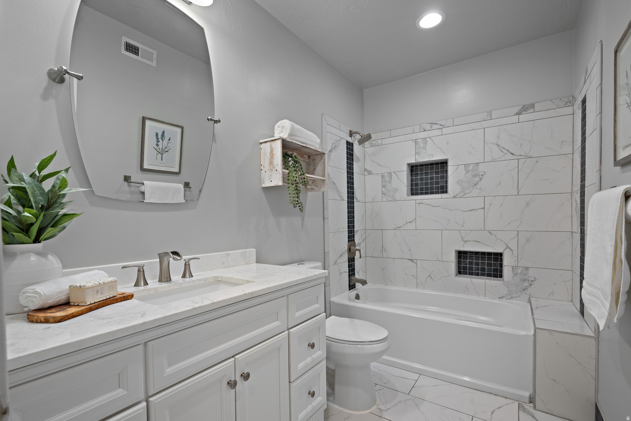 HYDE POINT - Residential