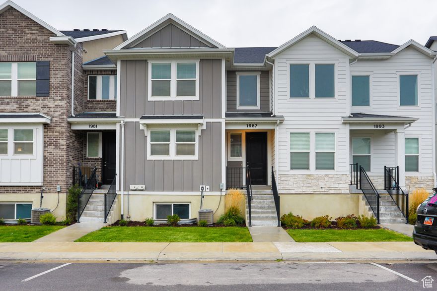 Fantastic Townhome in a prime location- better than new and ready for you to move right in! Located in a highly sought-after neighborhood, it boasts a fresh, modern interior with newer paint, plush carpeting, and sleek LVP flooring throughout. The kitchen features sparkling stainless steel appliances, beautiful quartz countertops, and plenty of space for culinary creations. The bathrooms are designed with upgraded finishes, adding a touch of luxury to your daily routine. The spacious primary suite offers a serene retreat, complete with a large walk-in closet. Conveniently located next to a park and with easy access to the freeway, this home offers the perfect blend of comfort, convenience, and style. Don't miss out on this incredibly clean, move-in ready gem! Come see it today!