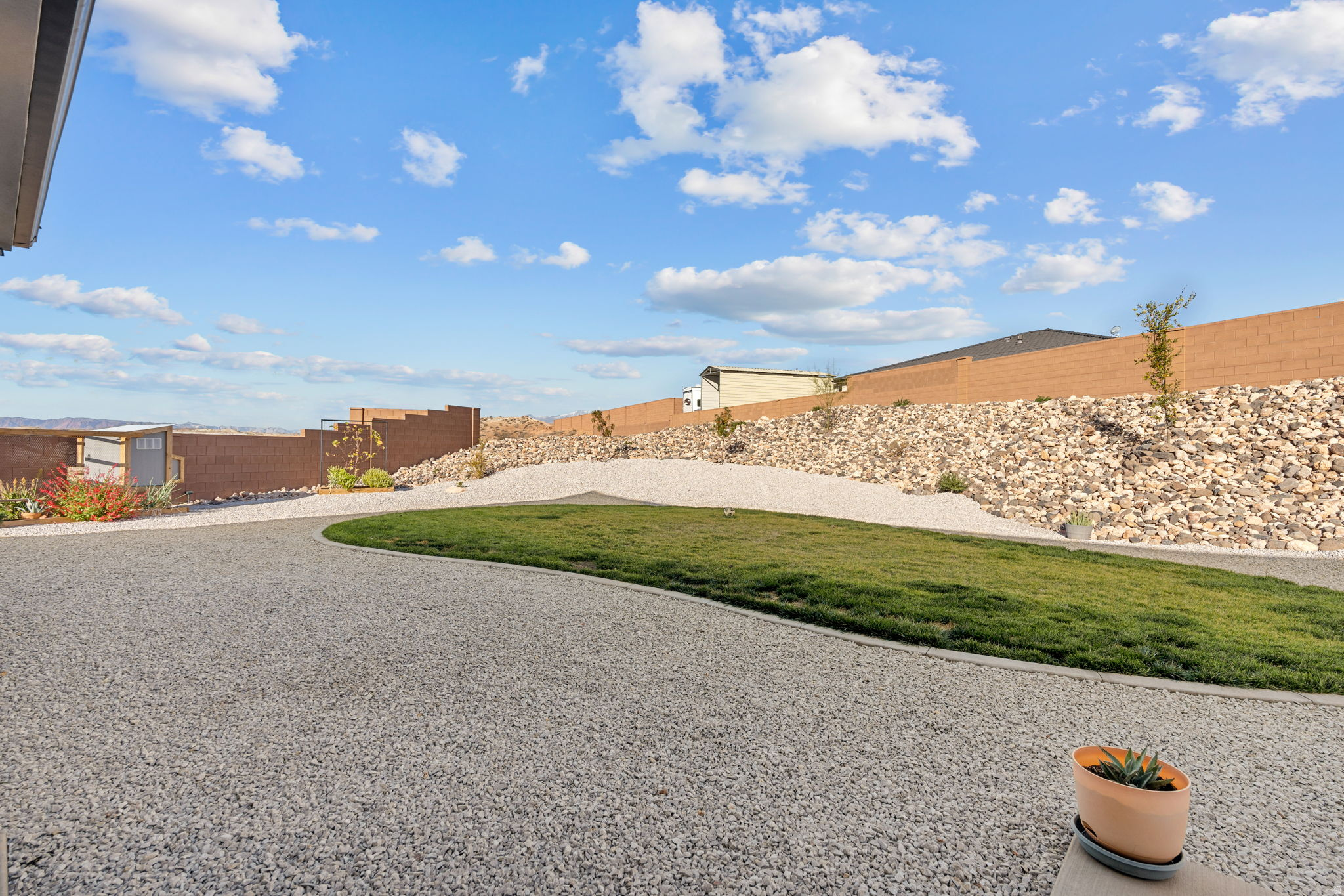 WHITE HILLS - Residential