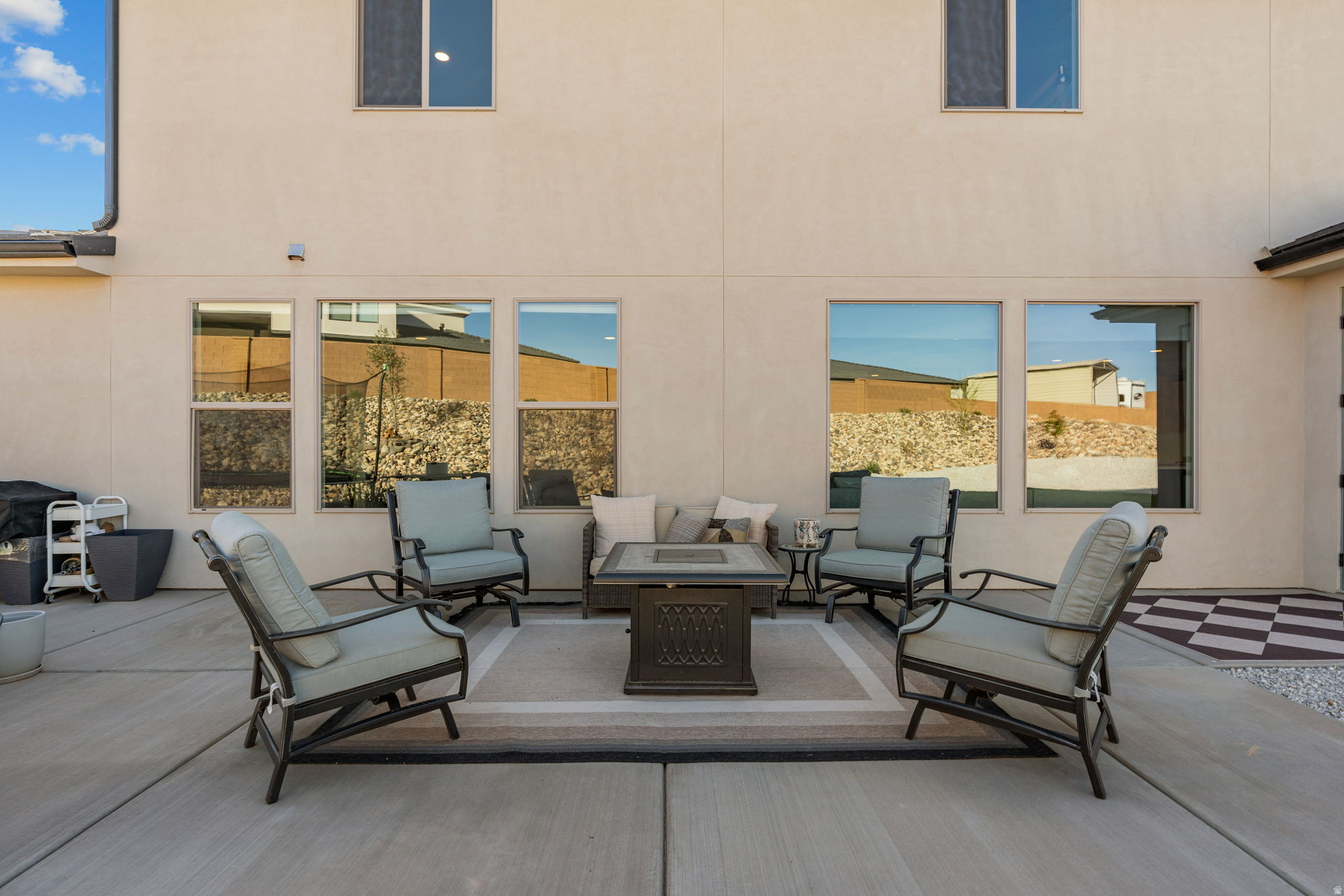 WHITE HILLS - Residential