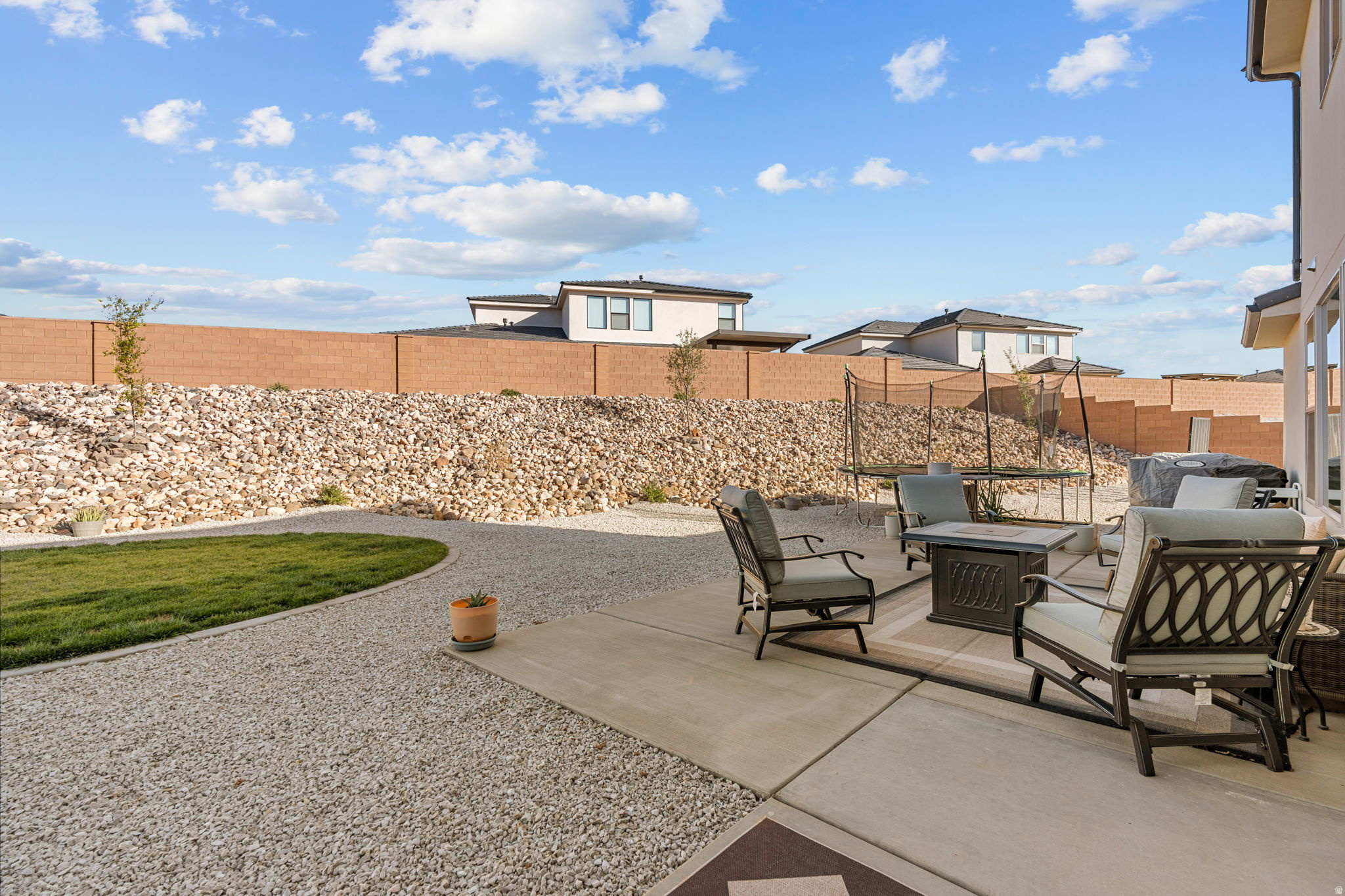 WHITE HILLS - Residential