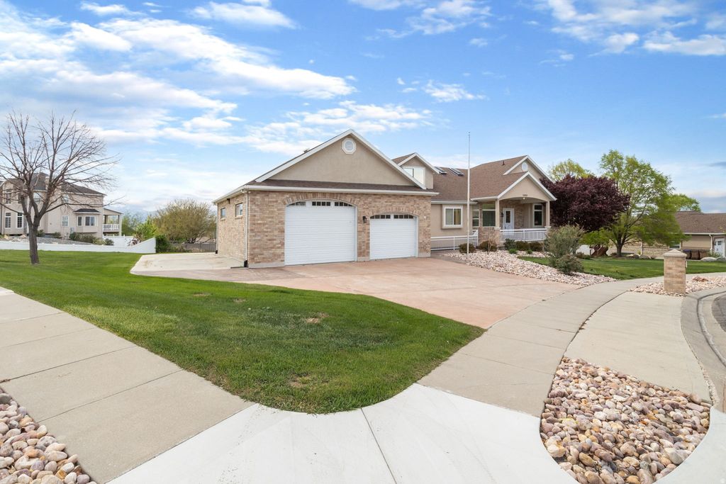 Photo of 13920 CROMWELL LN, Draper, UT 84020 (MLS # 2149747)