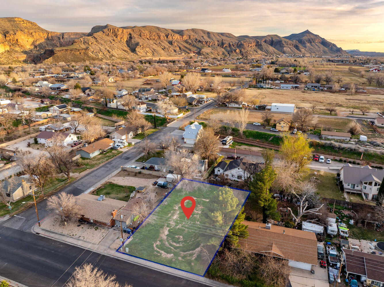 Main image without alt text