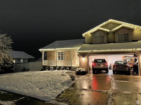 Tiny photo for 272 S RIDGECREST DR S, Orem, UT 84058 (MLS # 2112996)