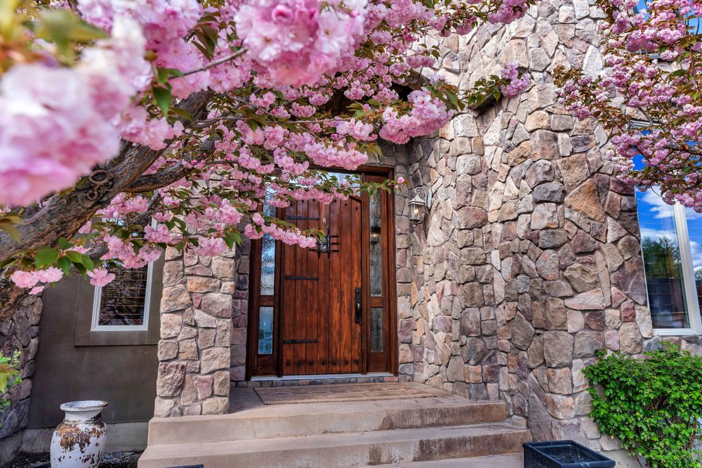 Photo of 1258 W 2850 N, Pleasant Grove, UT 84062 (MLS # 2149373)