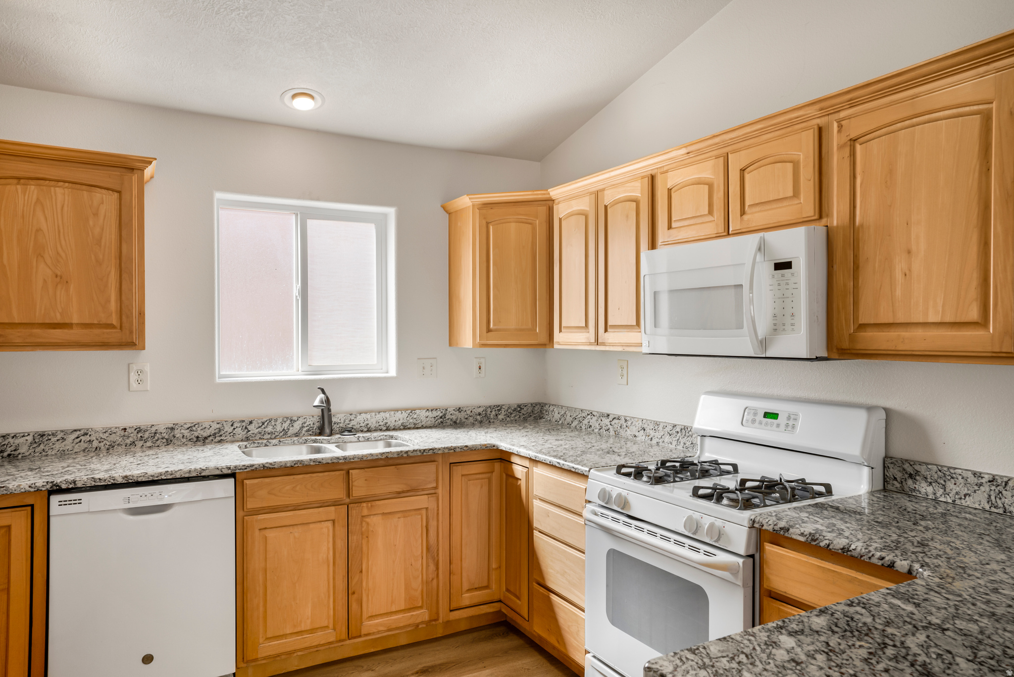 SHADOW CANYON - Residential