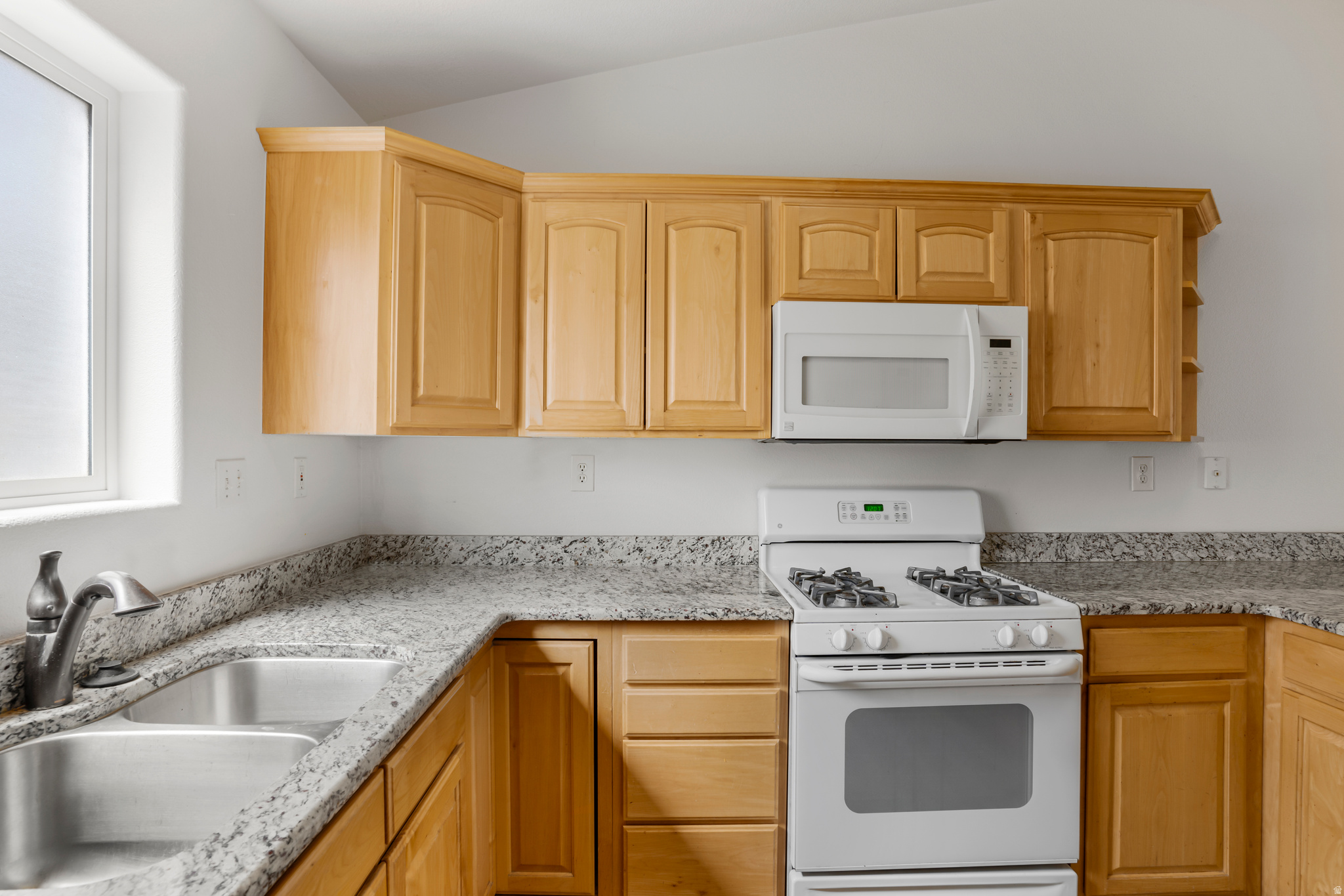 SHADOW CANYON - Residential