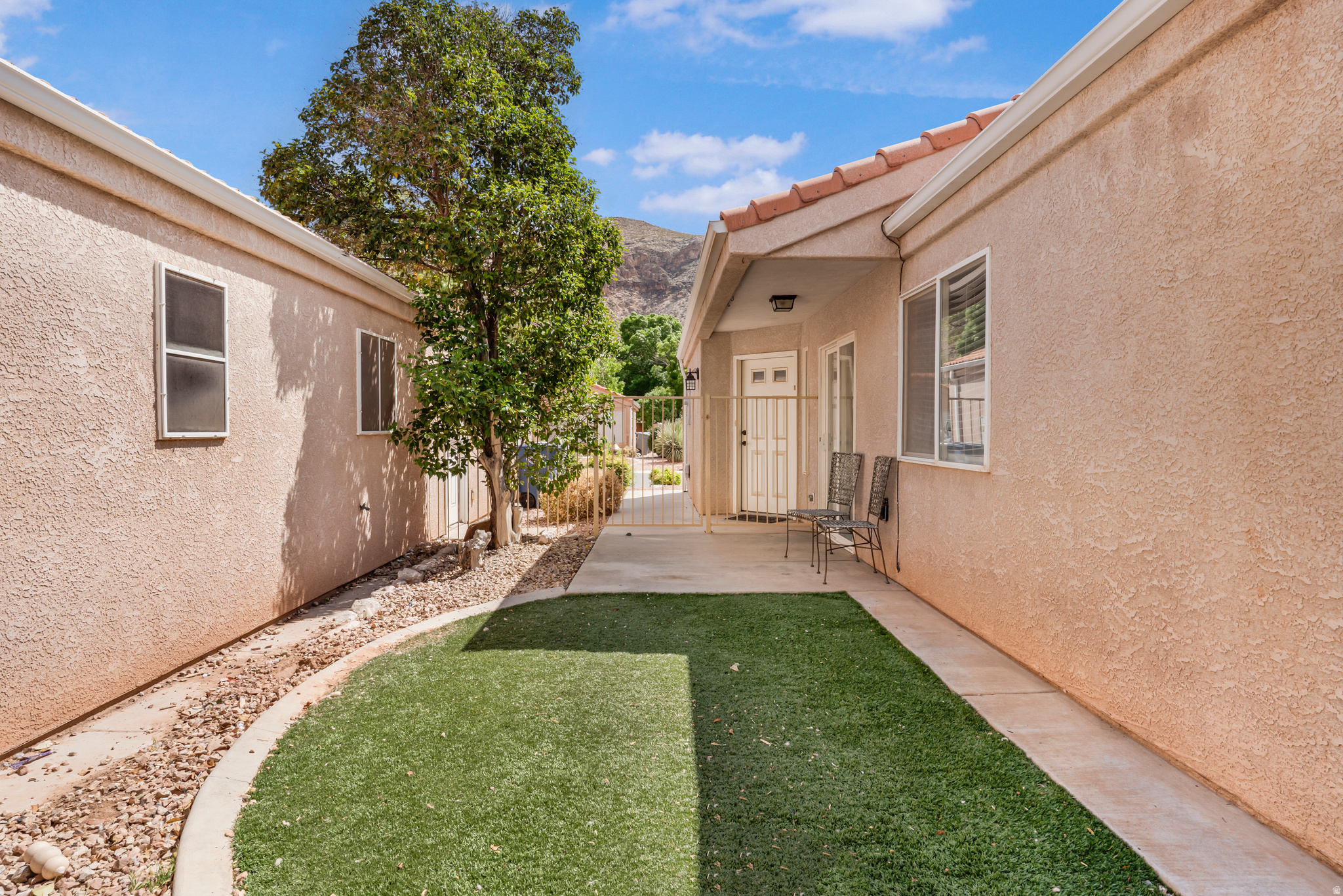 SHADOW CANYON - Residential