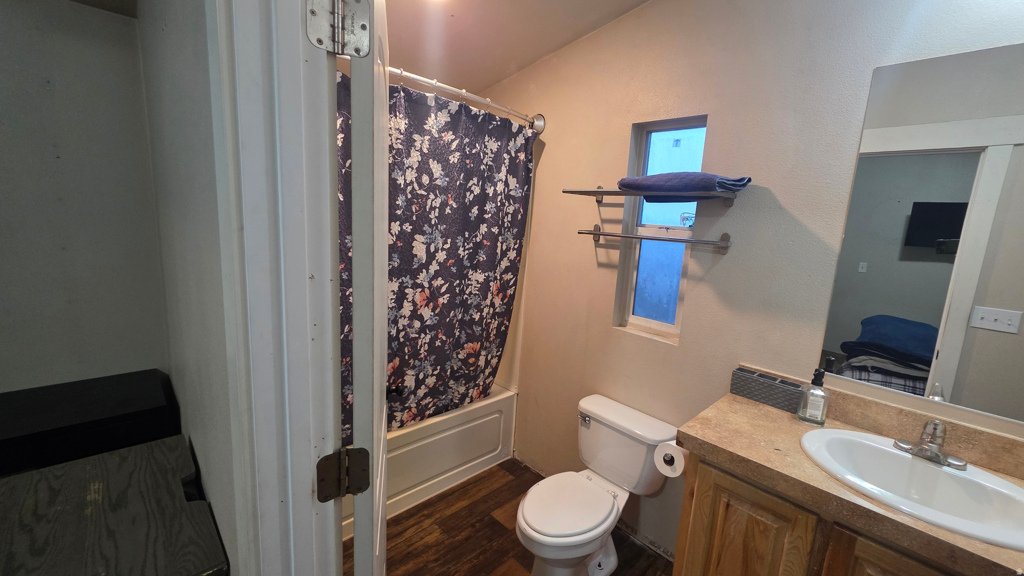 RIVERSIDE COMMUNITY - Residential