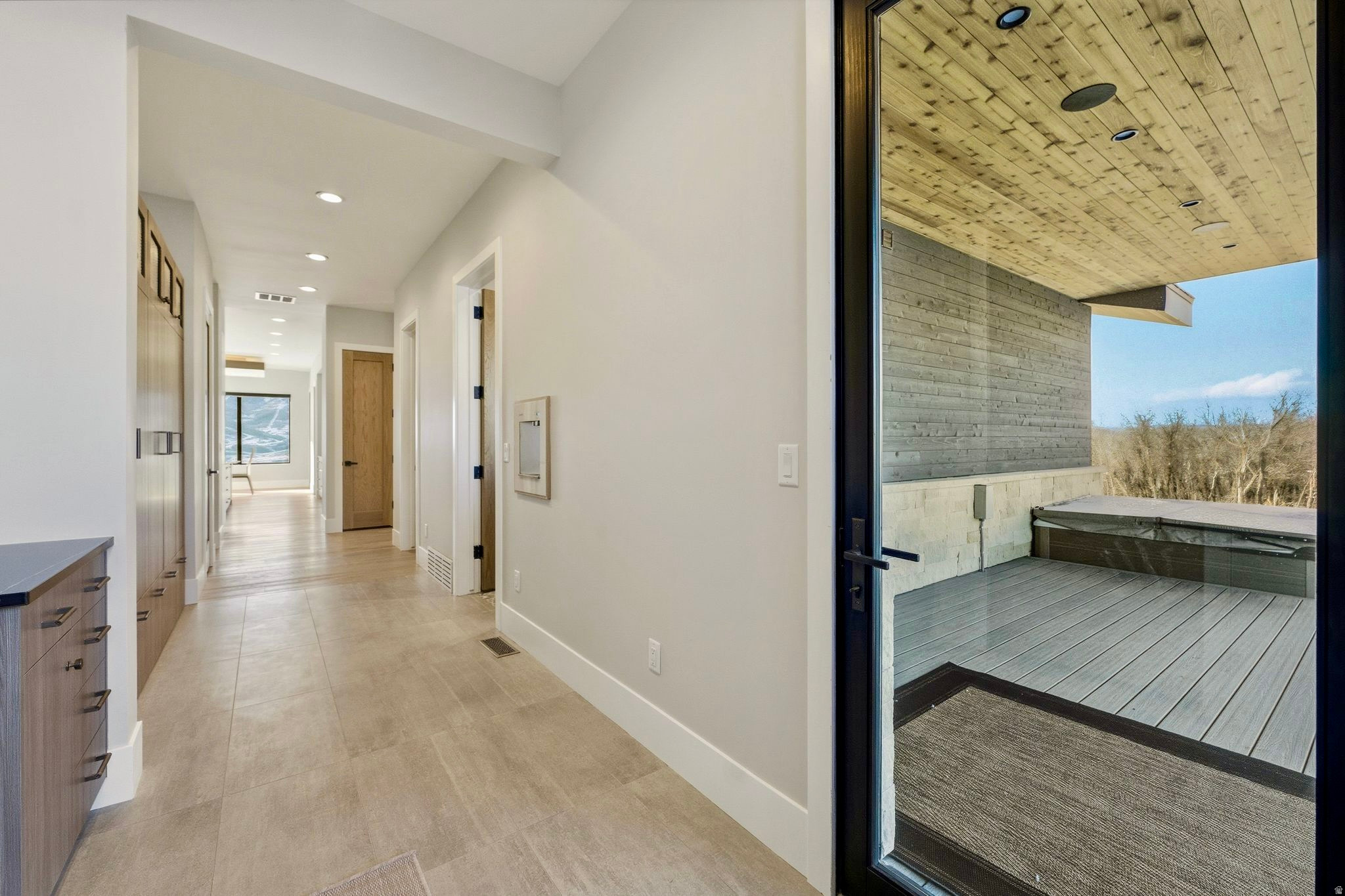 HIDEOUT CANYON - Residential