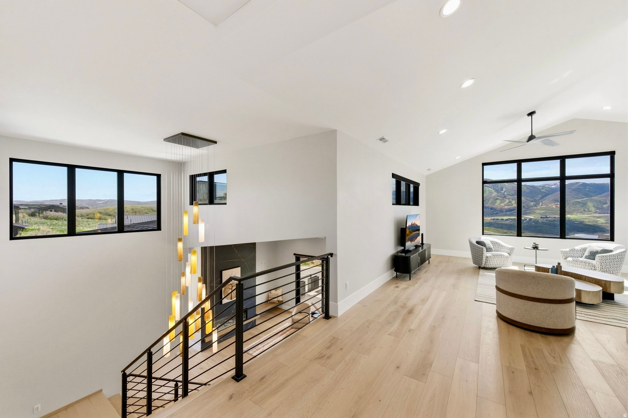 HIDEOUT CANYON - Residential