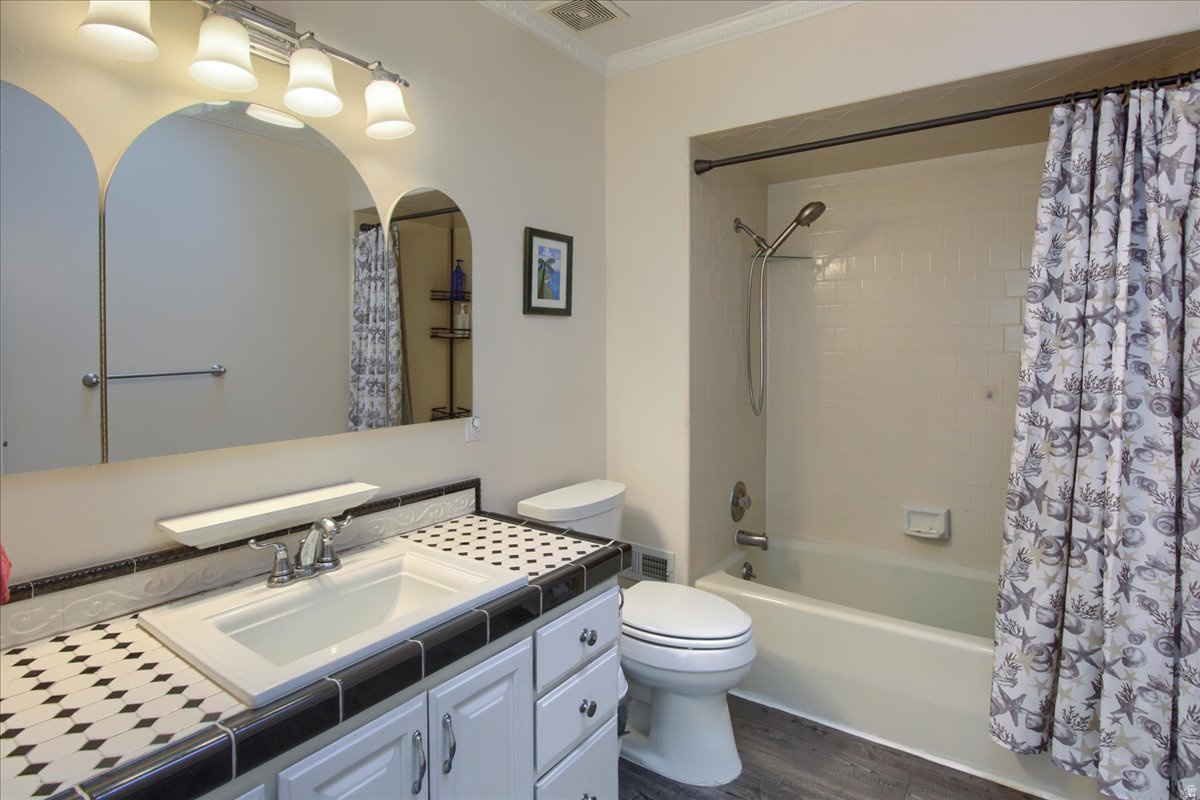 MOUNT LOGAN - Residential