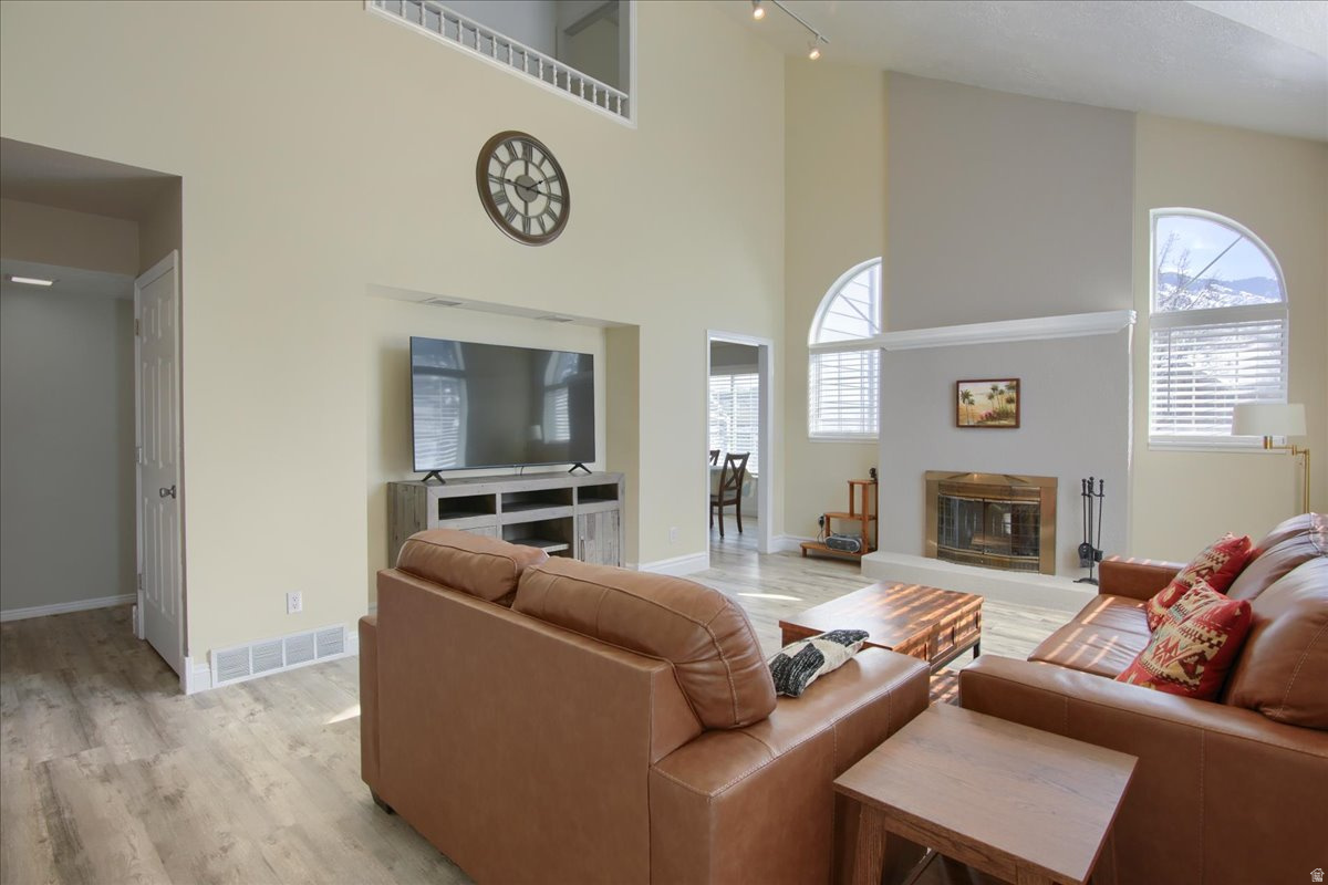 MOUNT LOGAN - Residential