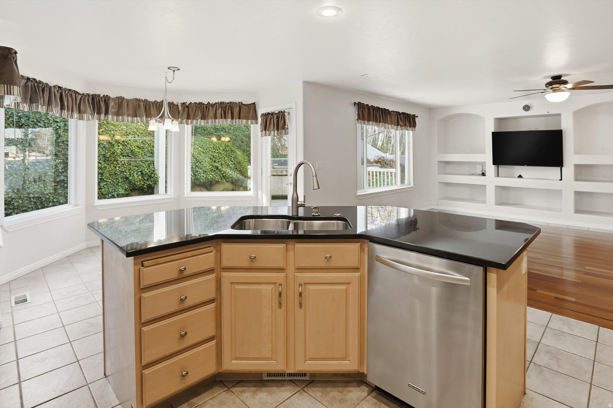 SOUTH MOUNTAIN - Residential