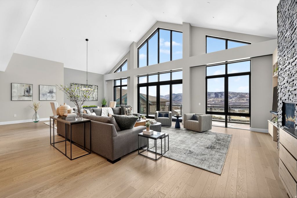 Photo of 1702 W GLENCOE WAY #8038, Deer Valley, UT 84060 (MLS # 2142130)