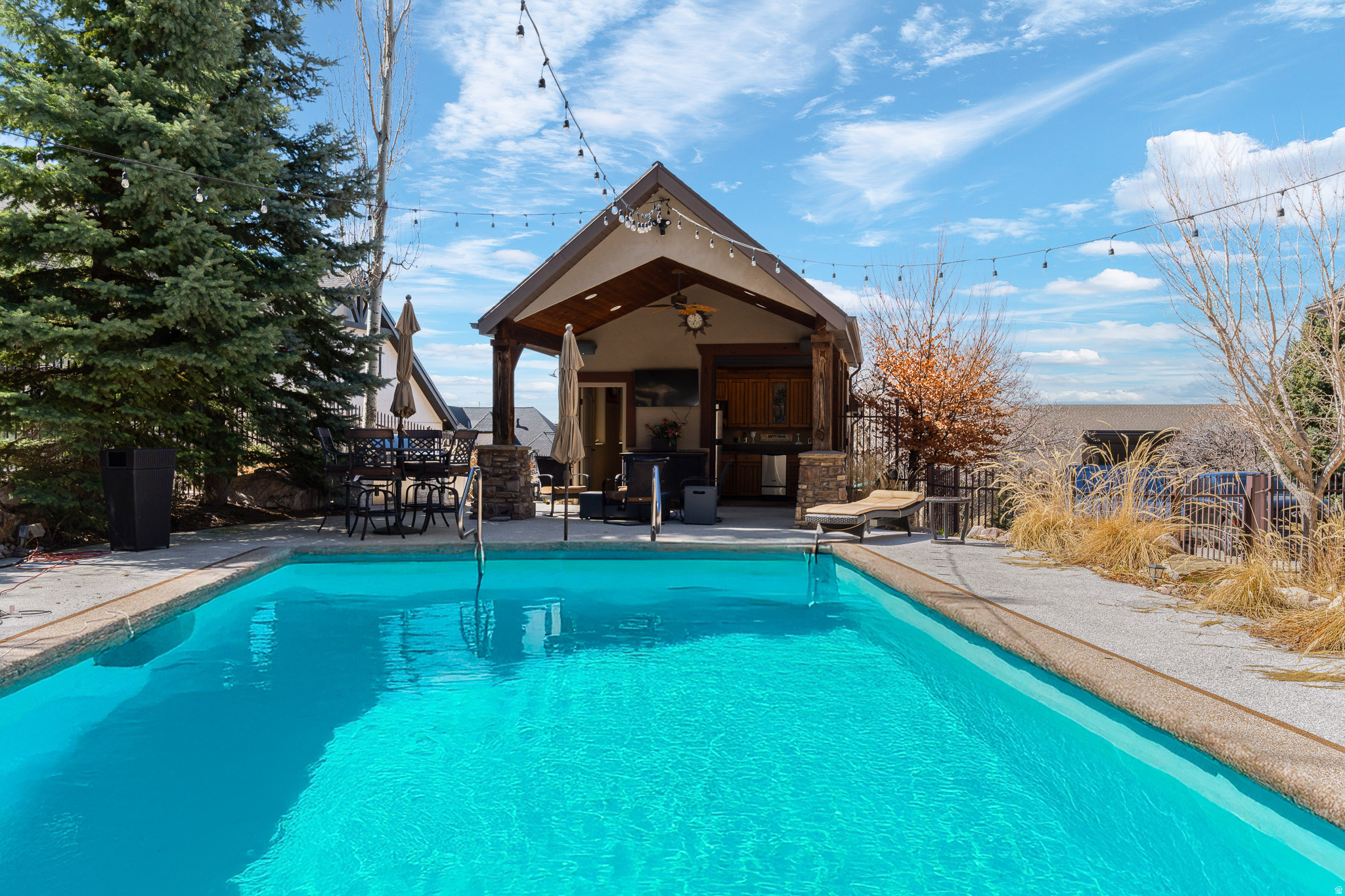 LAYTON RIDGES - Residential