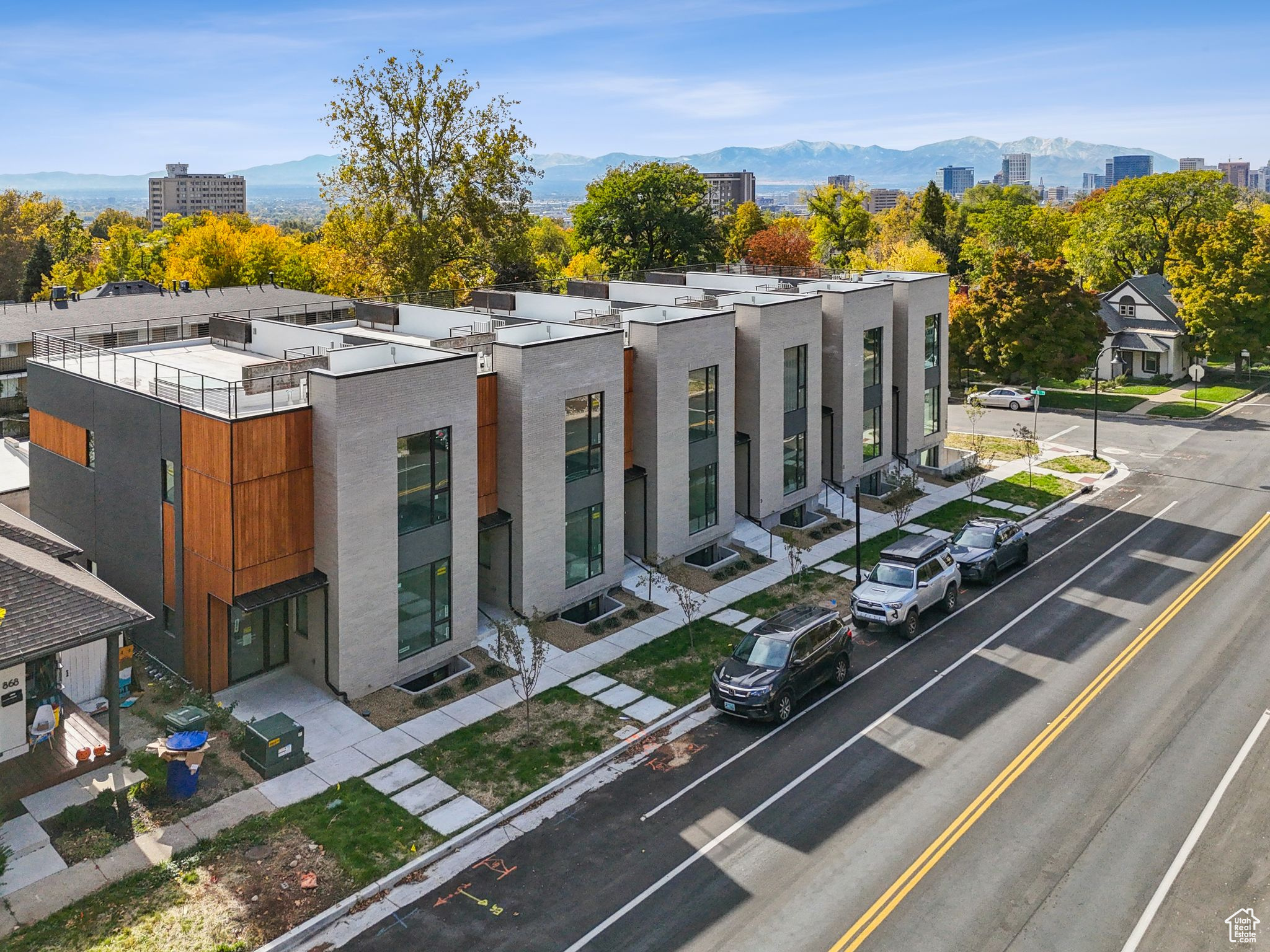 3RD AVENUE TOWNHOMES - Residential