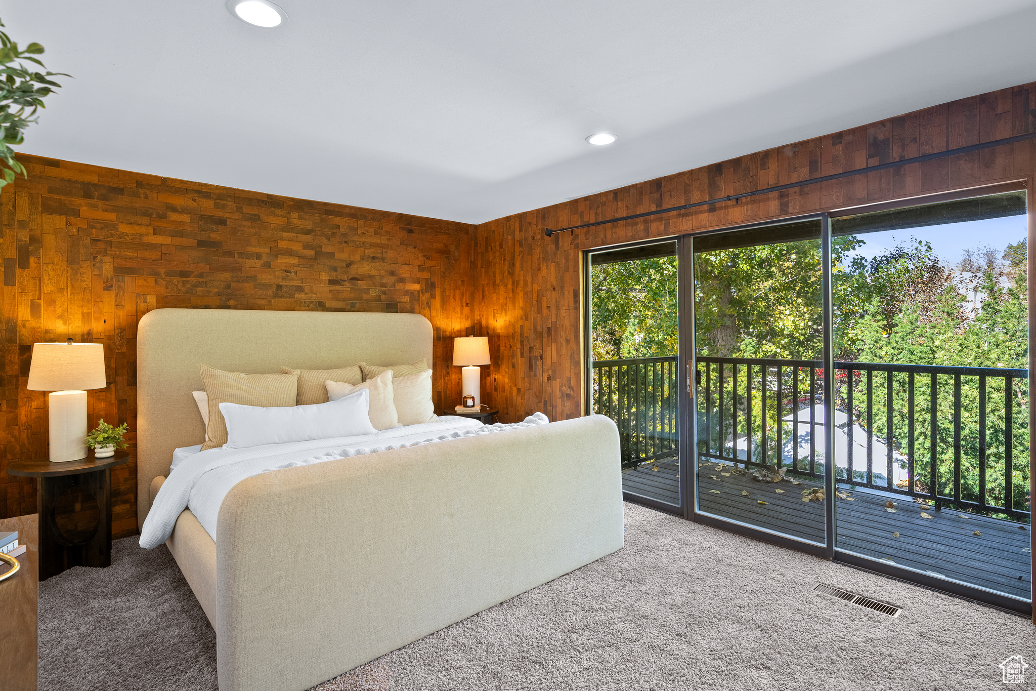 HIDDEN LAKE CONDM - Residential