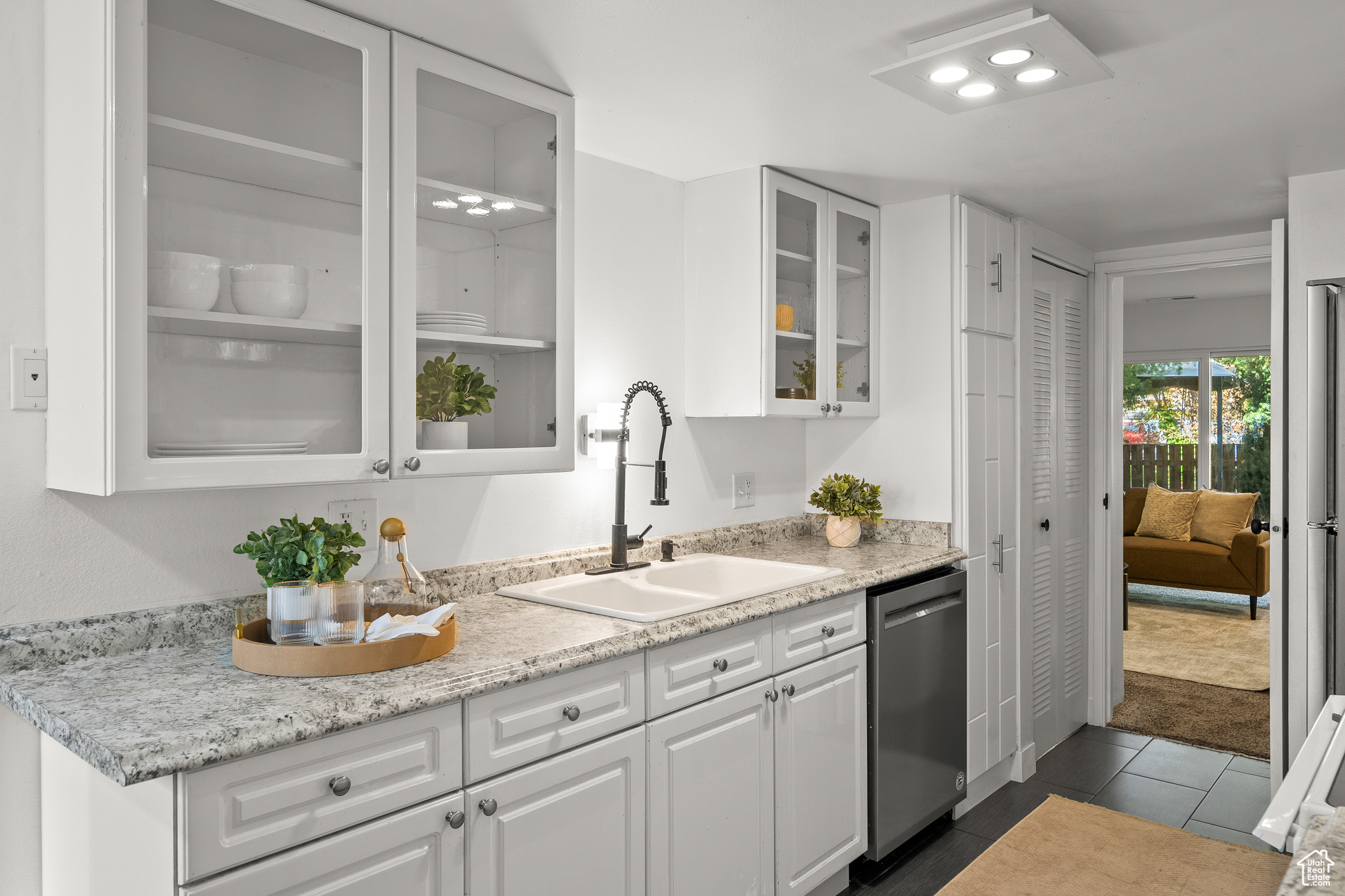 HIDDEN LAKE CONDM - Residential