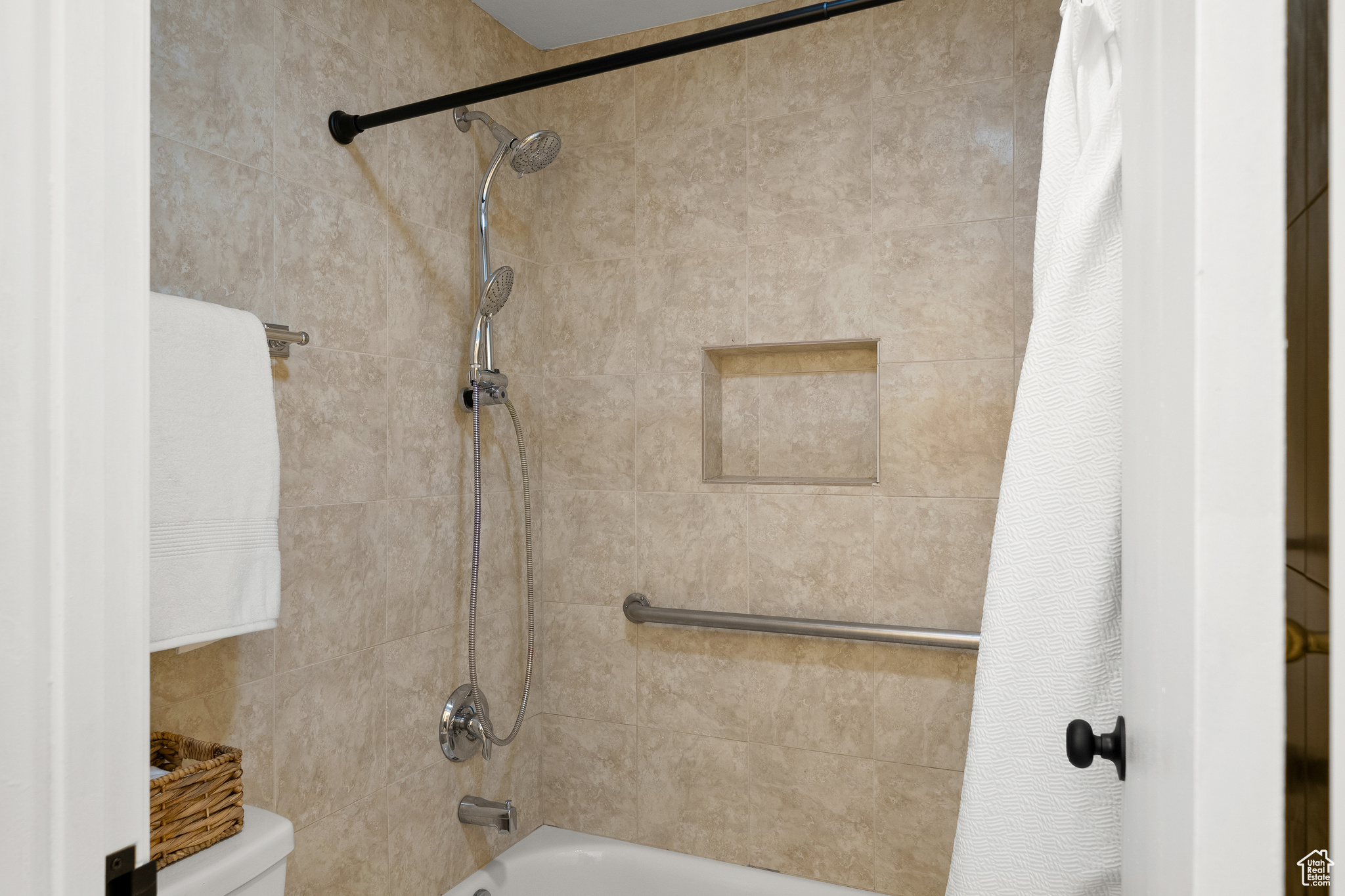 HIDDEN LAKE CONDM - Residential