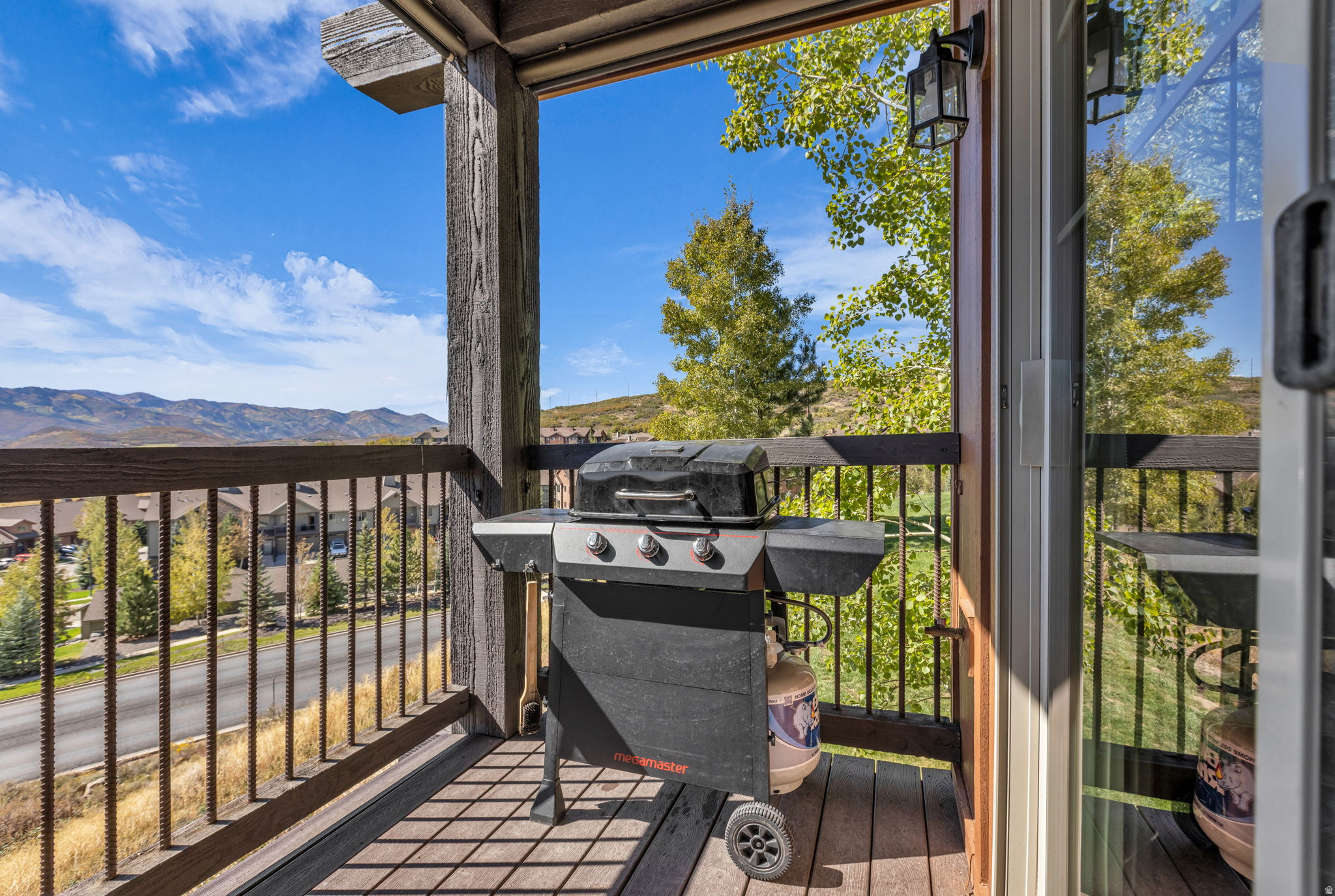 IROQUOIS - Residential