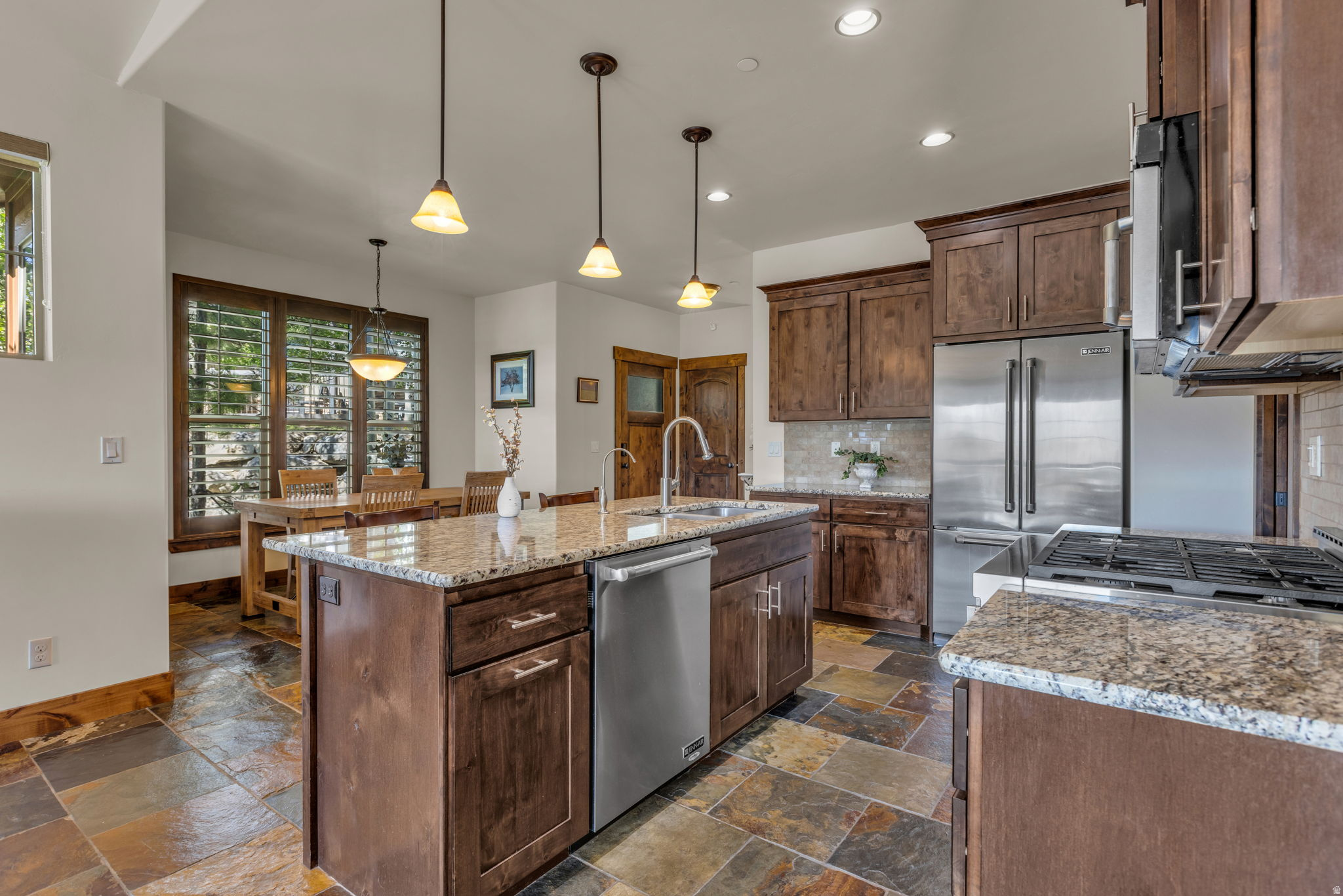 IROQUOIS - Residential