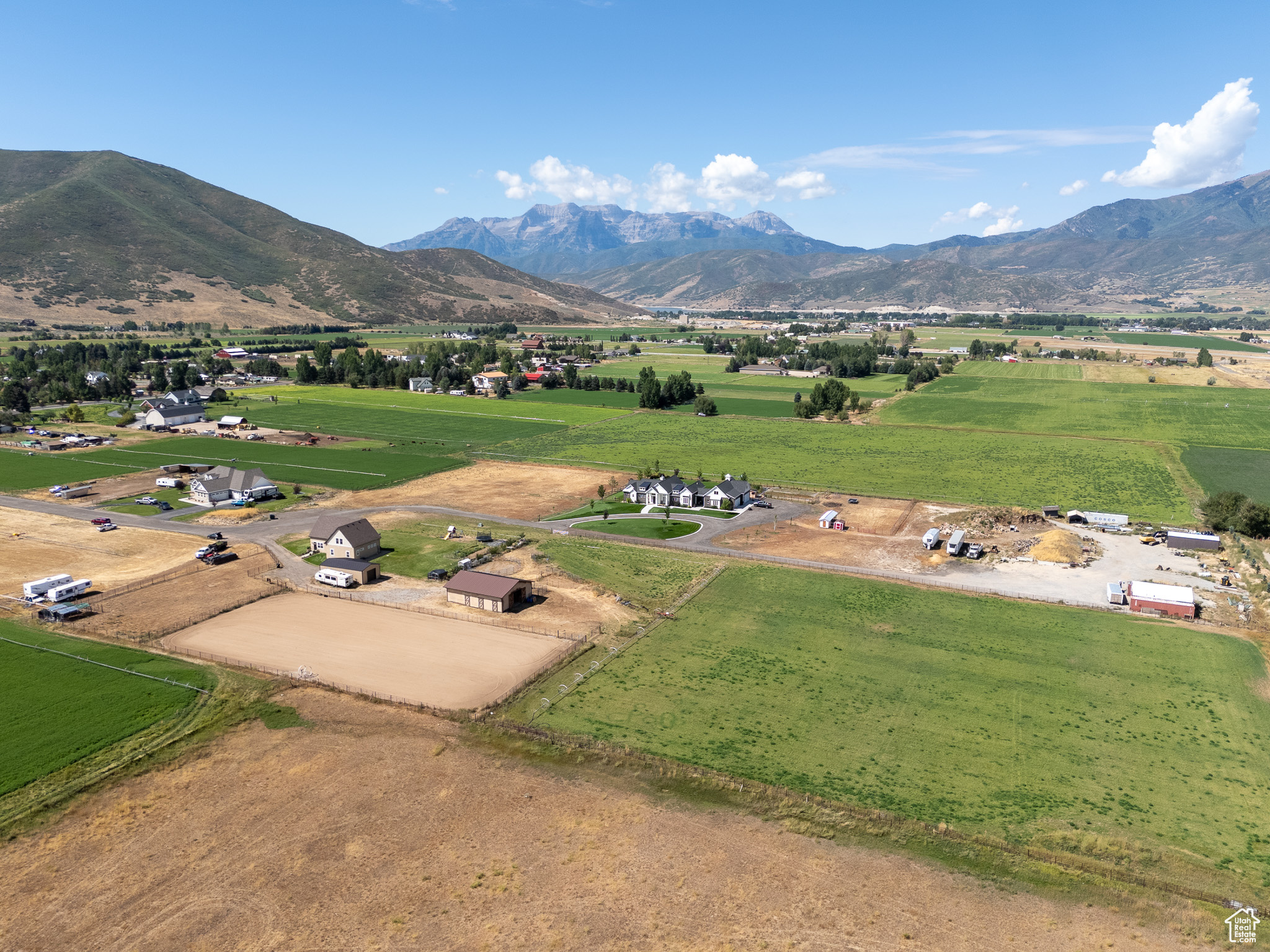 THREE FARM ESTATES - Residential
