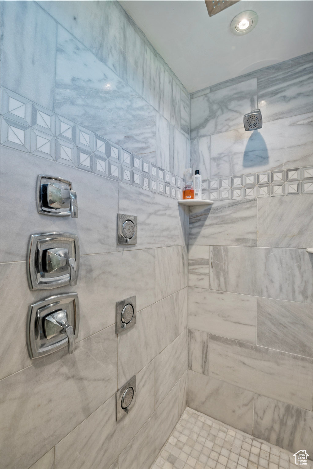 THREE FARM ESTATES - Residential