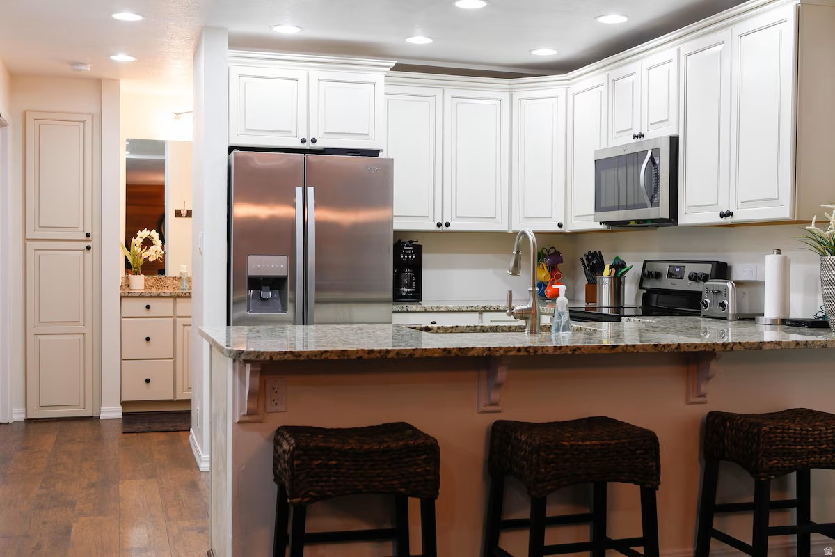 GIANT STEPS CONDOMINIUMS - Residential