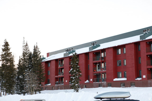 GIANT STEPS CONDOMINIUMS - Residential