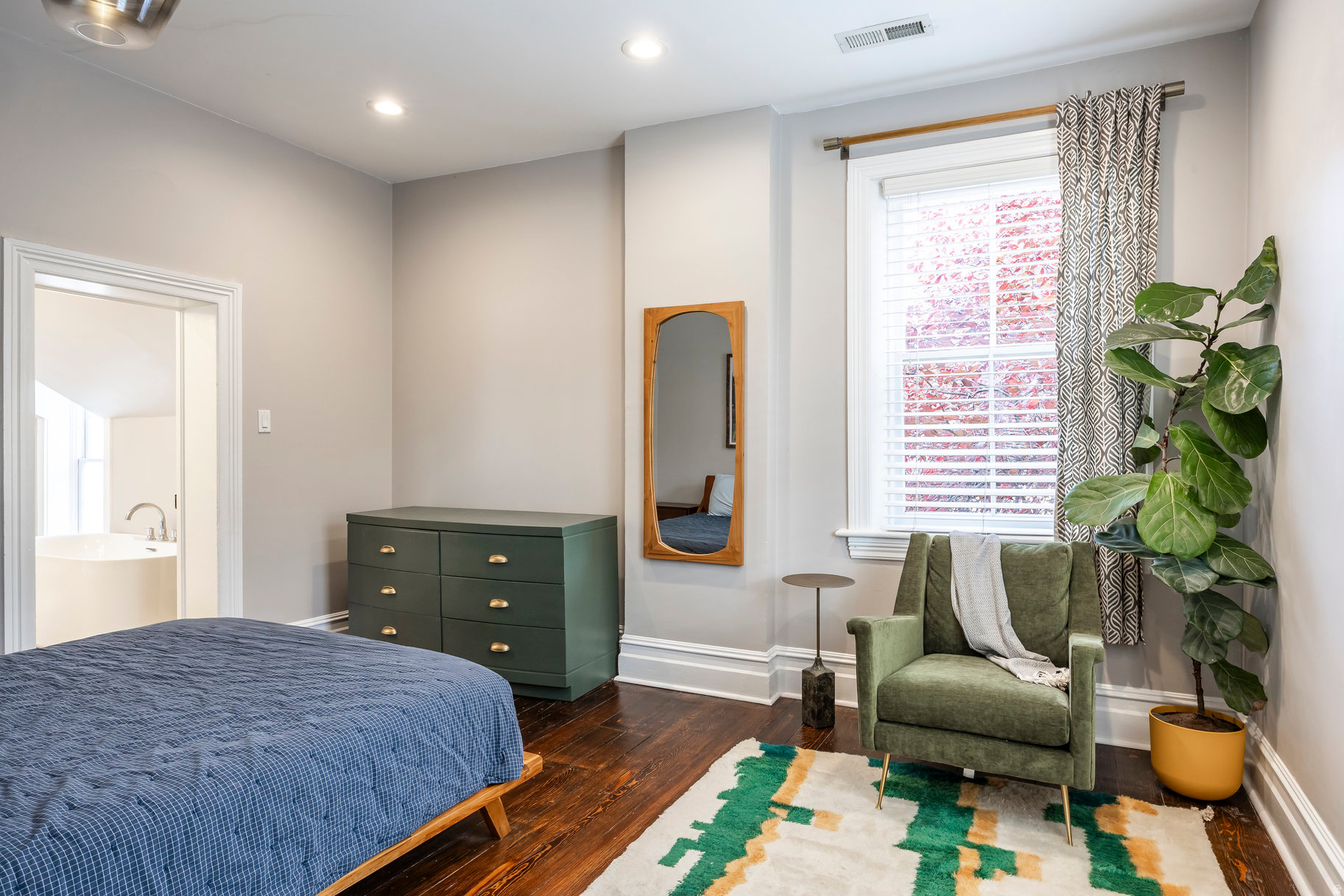 CAPITOL HILL - Residential