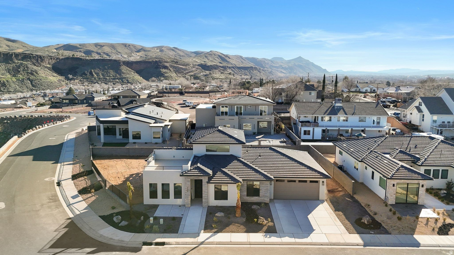 FALCON RIDGE - Residential